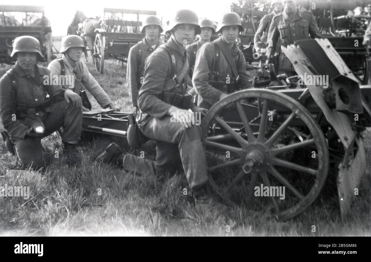 Wehrmacht Heer Leichtes Infanteriegeschütz 18 7,5 cm / Deutsche Armee Leichte Infanteriegeschütz 18 Stockfoto