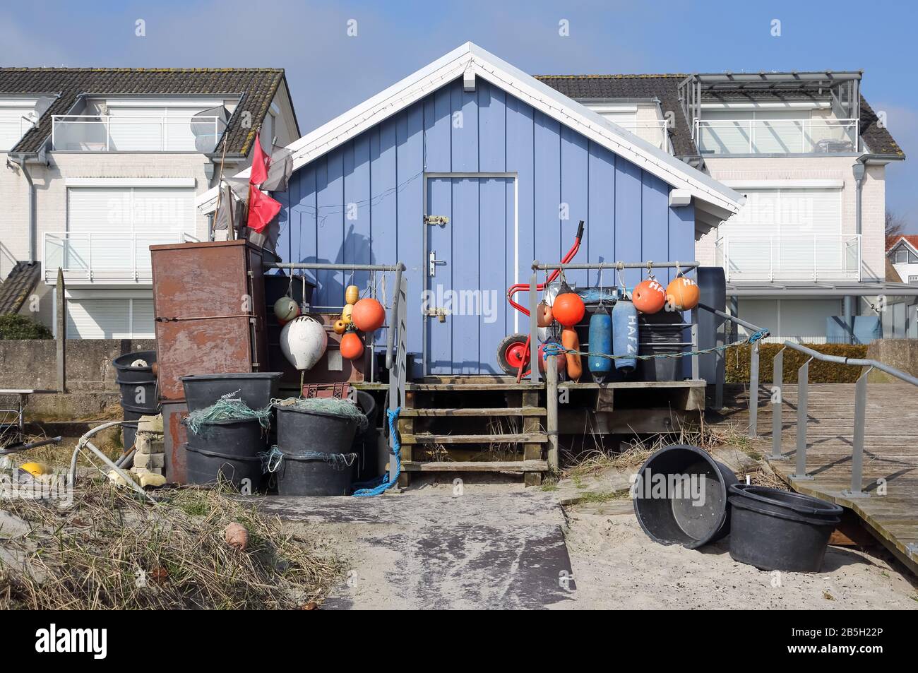Das schöne Holzhaus in Sierksdorf wird als gute alte Tage bezeichnet, als der Ort noch ein kleines Fischerdorf war. Stockfoto