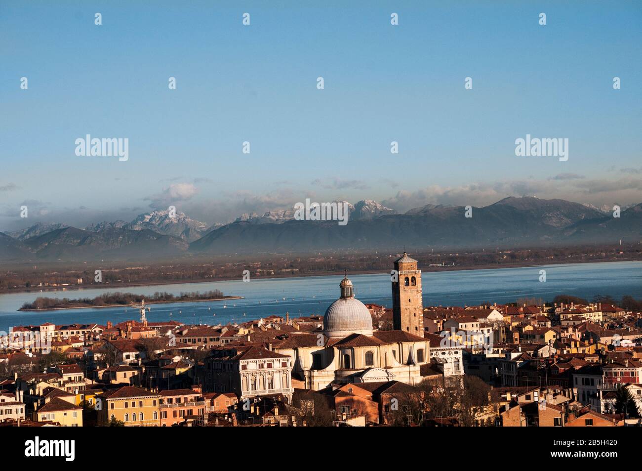 Panoramablick vom historischen Zentrum Venedigs vom Kirchturm der Kirche Frari Stockfoto