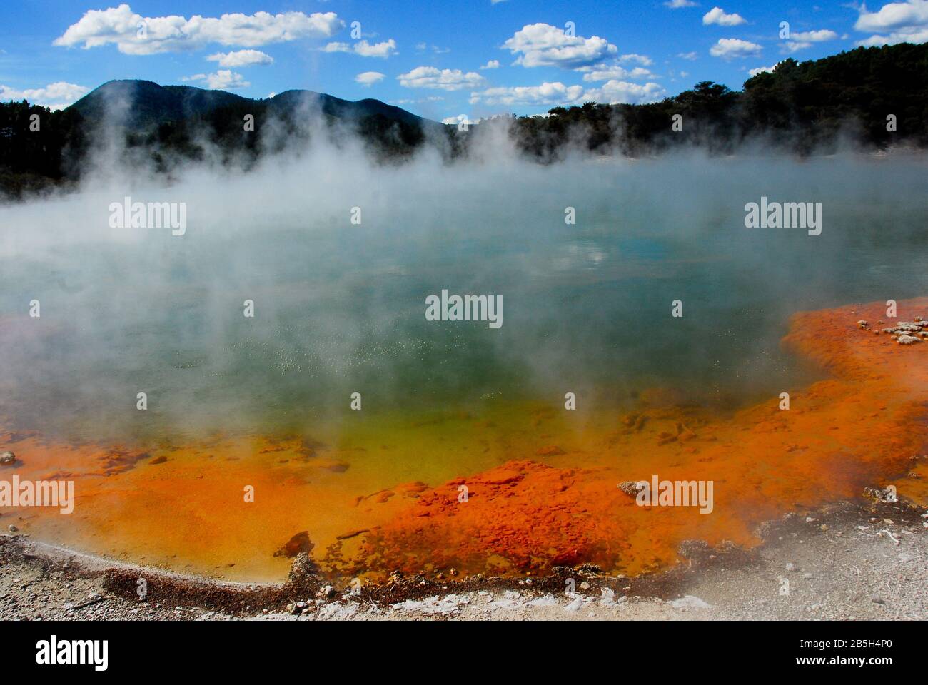 Waiotapu Champagne Pool in Rotorua, Neuseeland. Geothermischer Heißer Frühling. Stockfoto