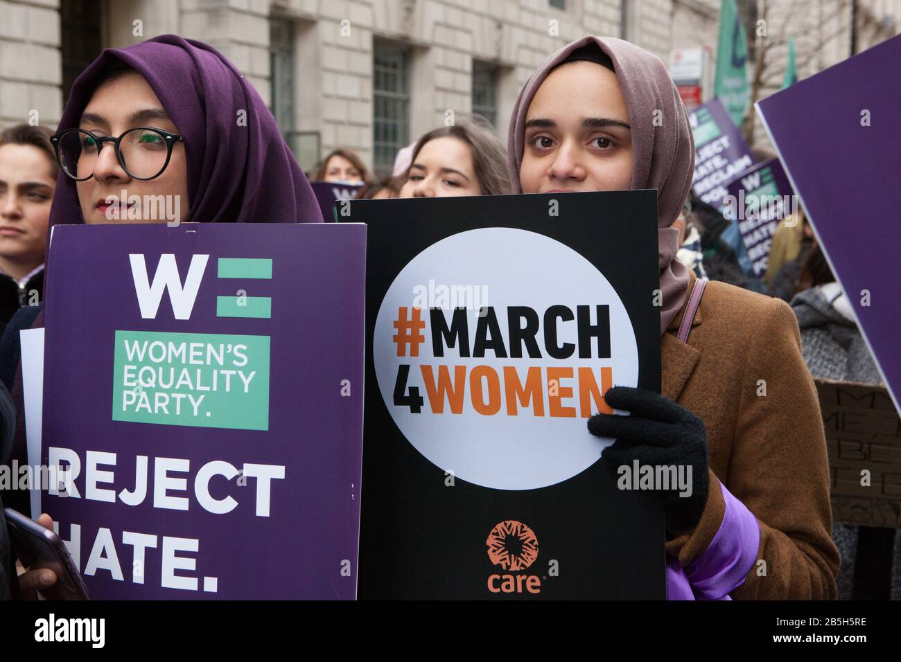 London, Großbritannien. März 2020. Zum Internationalen Frauentag schlossen sich Prominente, Aktivisten und Politiker der March4Women an, die von Care und der Women's Equality Party organisiert wurden. Anna Watson/Alamy Live News Stockfoto
