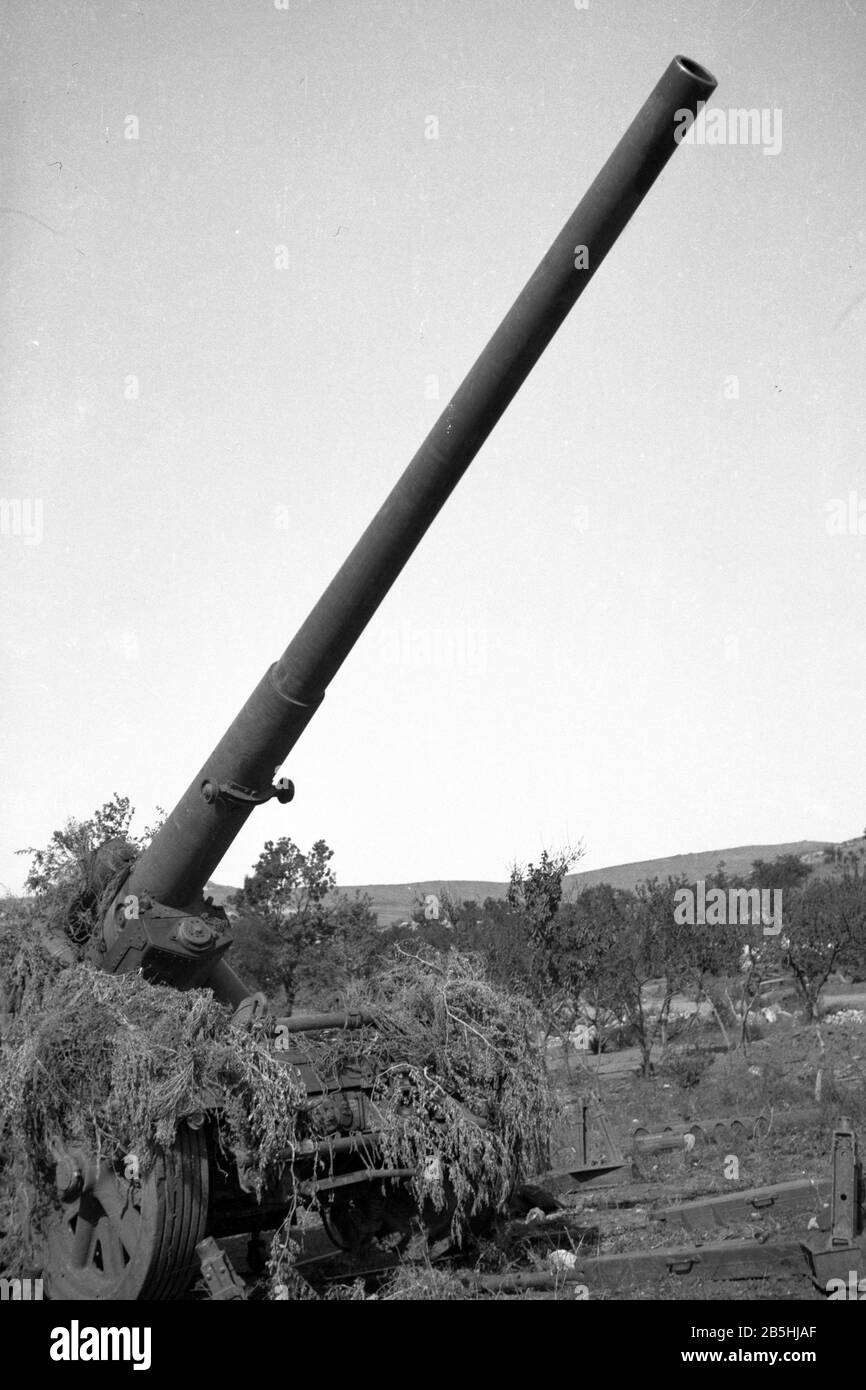 Wehrmacht Heer Schwere Kanone 18 17 cm feuernd / Bundeswehr Schwere Cannon 18 17 cm Beschuss Stockfoto