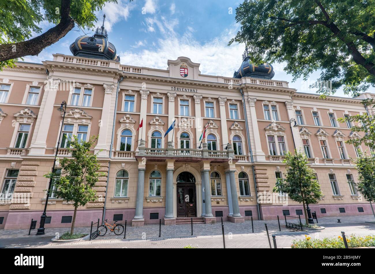 Gerichtsgebäude in Rakoczi utca in Kecskemet, Südliches Großes ungarisches Tiefland, Kreis Bacs-Kiskun, Ungarn Stockfoto
