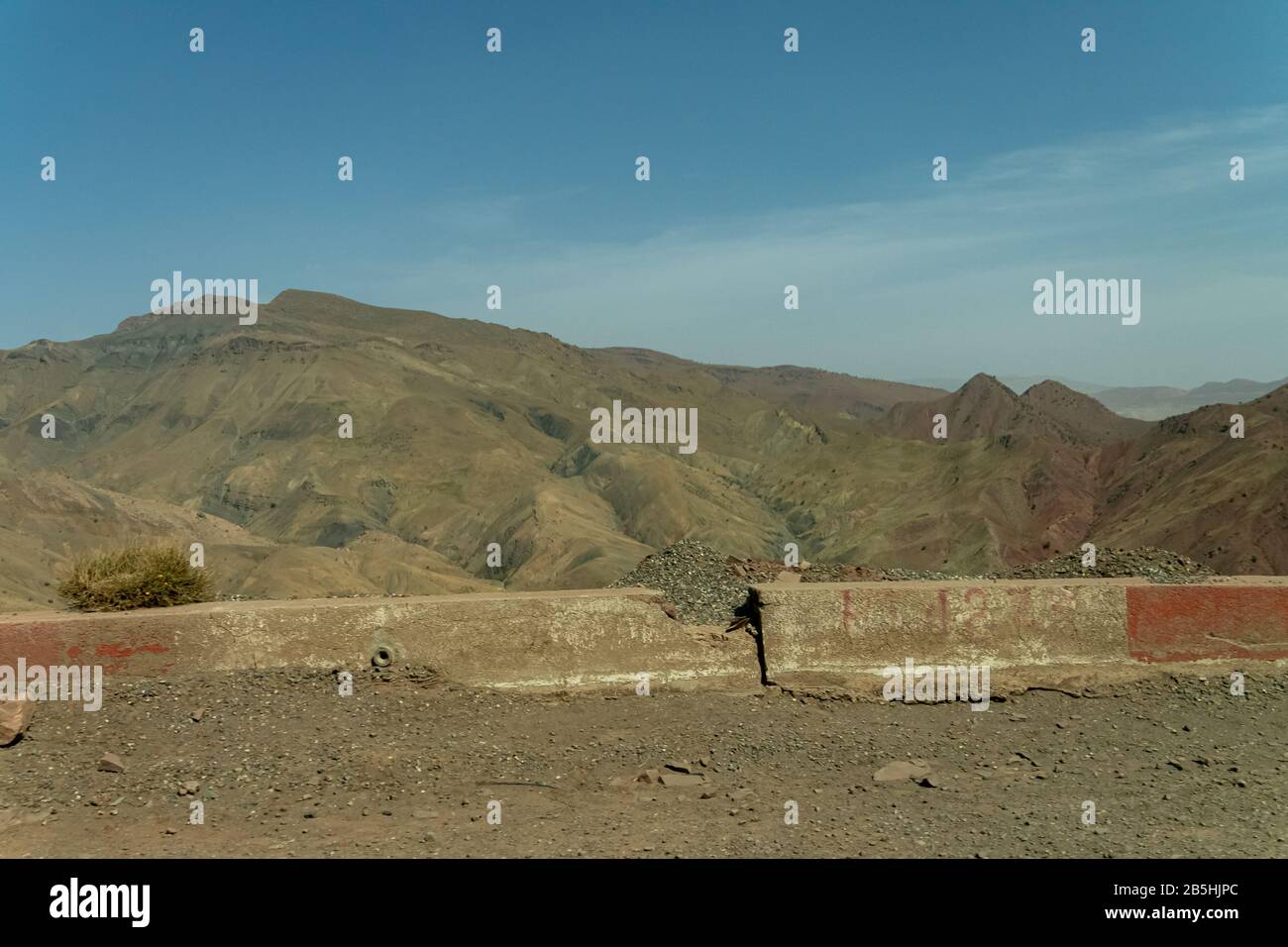 Aride Landschaft des hohen Atlas in Marokko Stockfoto