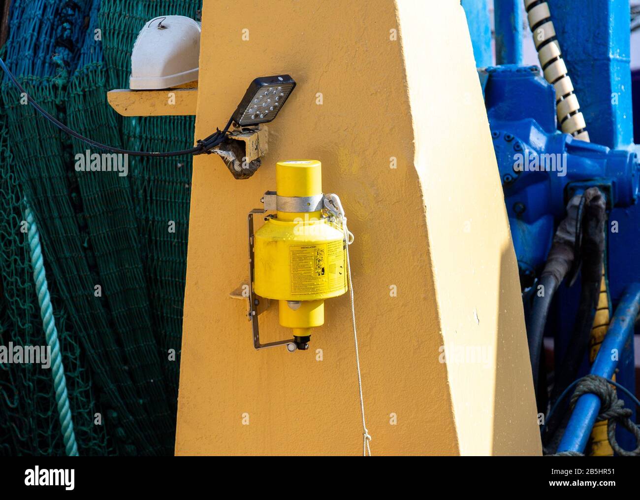 An einem Trawler montierte Not-Mann-Rundumleuchte Stockfoto