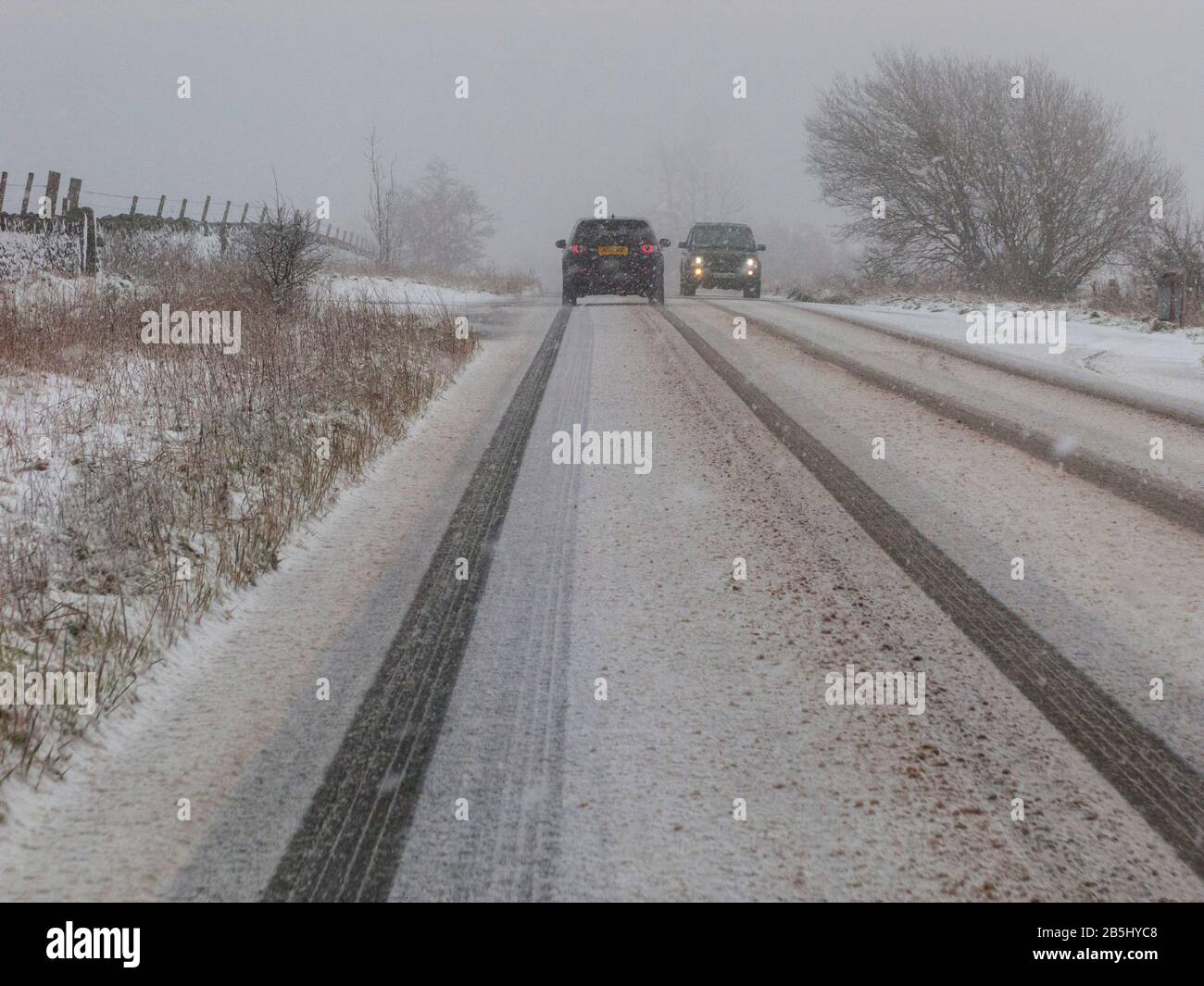 Gefährliche Fahrbedingungen: Schnee und Eis Stockfoto