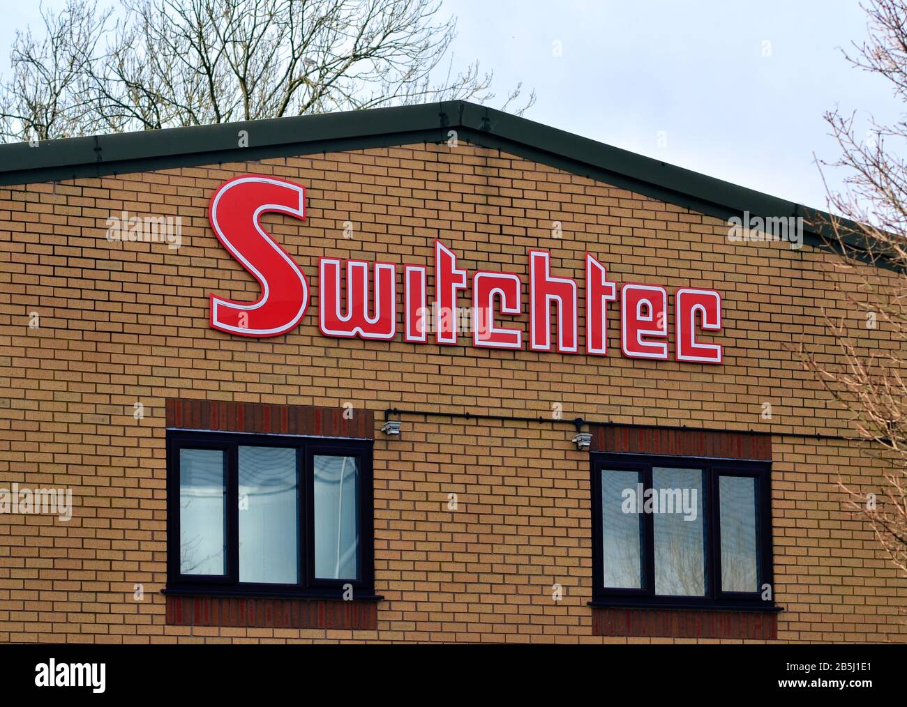 Stone/Großbritannien - 8. März 2020: Firmenlogo von Switchtec im Opal Business Park in Stone, Staffordshire. Stockfoto