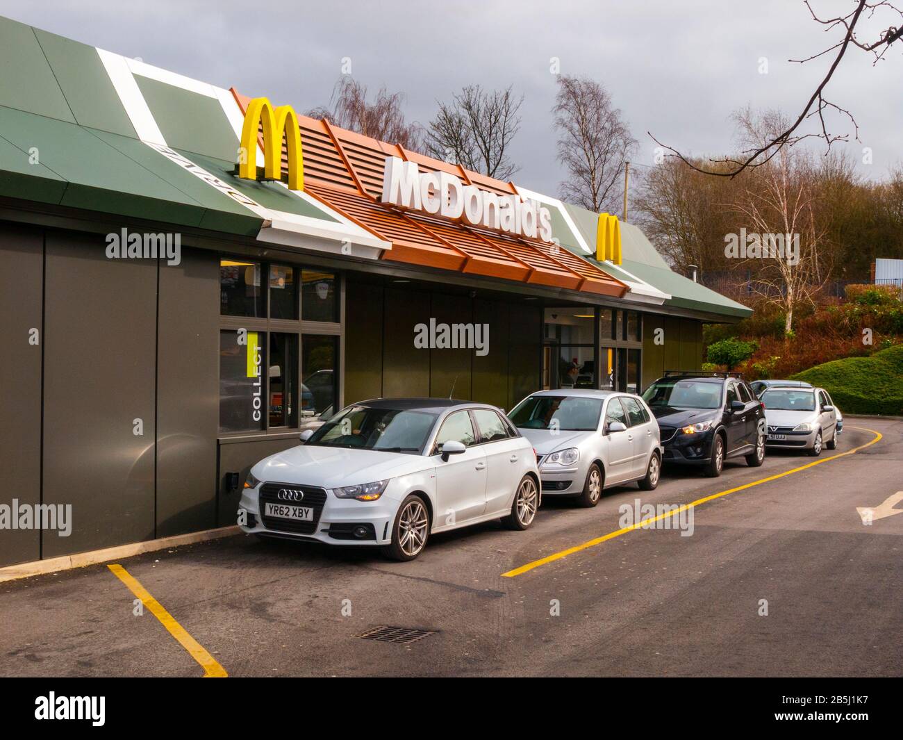 McDonalds Fahrt Mit Autos Stockfoto