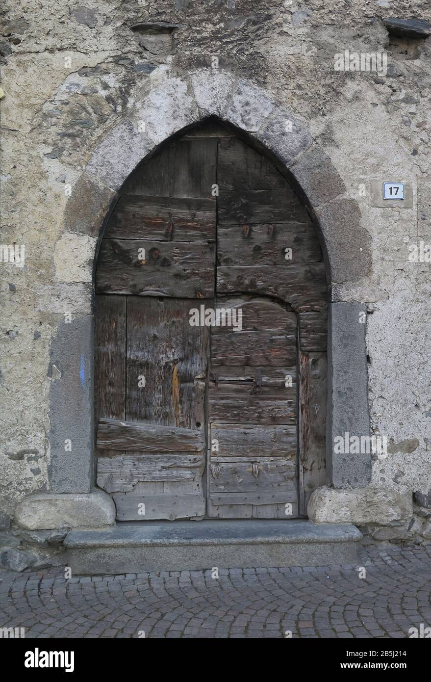 Holztür, Bormio, Sondrio, Lombardei, Italien Stockfoto