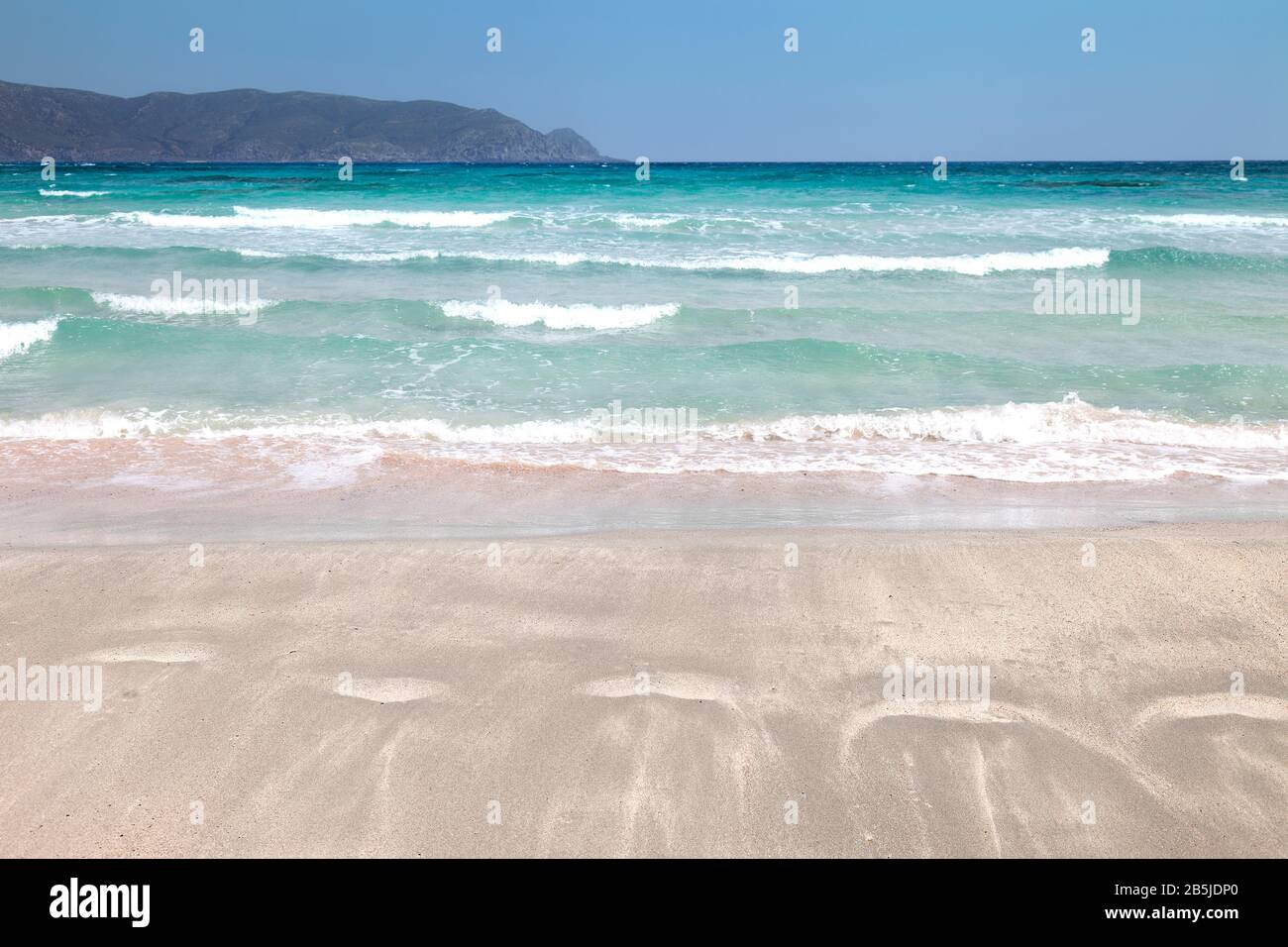 Der rote Sand des Elafonisi-Strandes. Krete, Griechenland Stockfoto