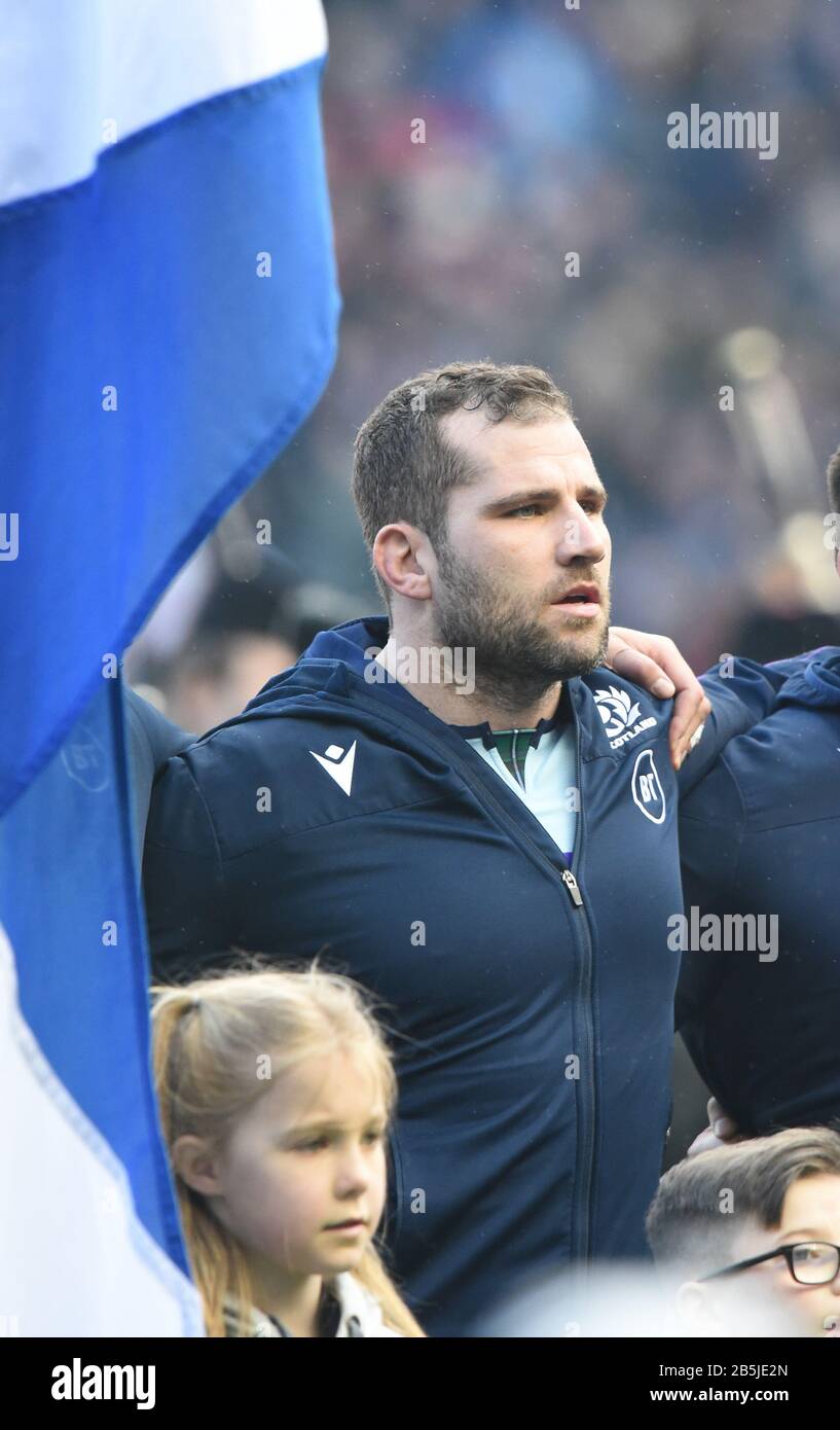 BT Murrayfield Stadium.Edinburgh.Scotland, Großbritannien. März 2020. Guinness Six Nations Test Match Schottland gegen Frankreich. Fraser Brown Schottland Kapitän für den Tag, nachdem er seine 50. Kappe gewonnen hatte. Kredit: Eric mccowat/Alamy Live News Stockfoto