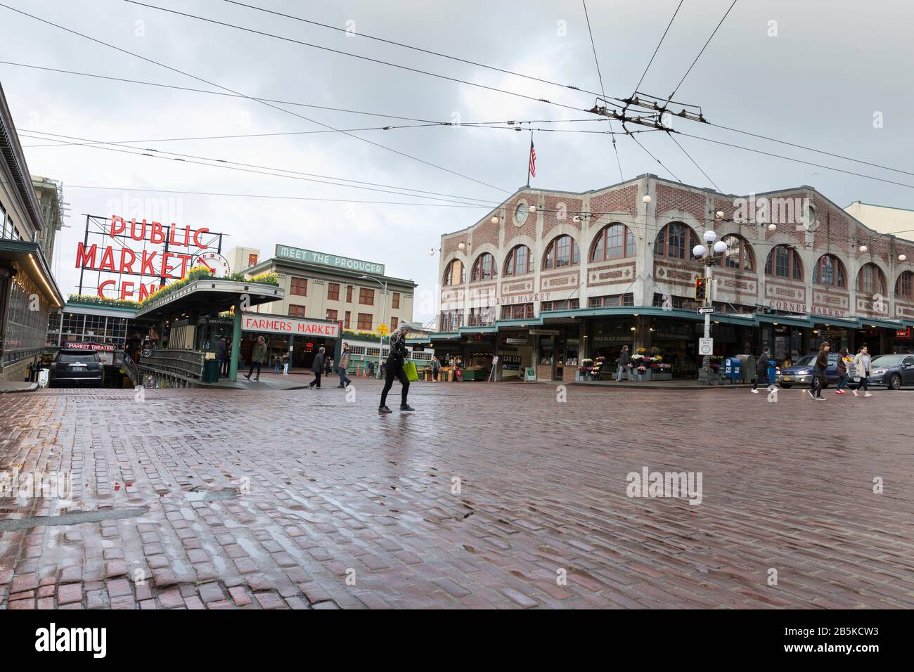 Der Pike Place Market ist am Sonntag, 8. März, ruhig. 2020. Als das Epizentrum des Coronavirus Ausbruchs in den USA kämpfen die Unternehmen im Raum Seattle, während die Arbeits- und Reisebeschränkungen weiterhin die lokale Wirtschaft beeinträchtigen. Stockfoto