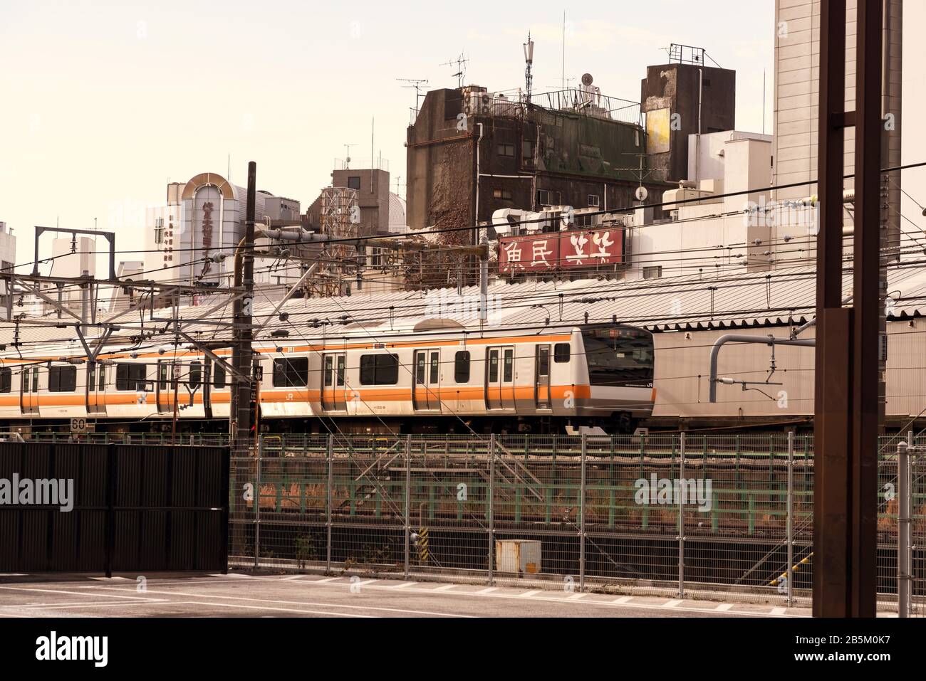 Tokyo Metropolitan Pendlerzug, Shinjuku Station, Japan Stockfoto