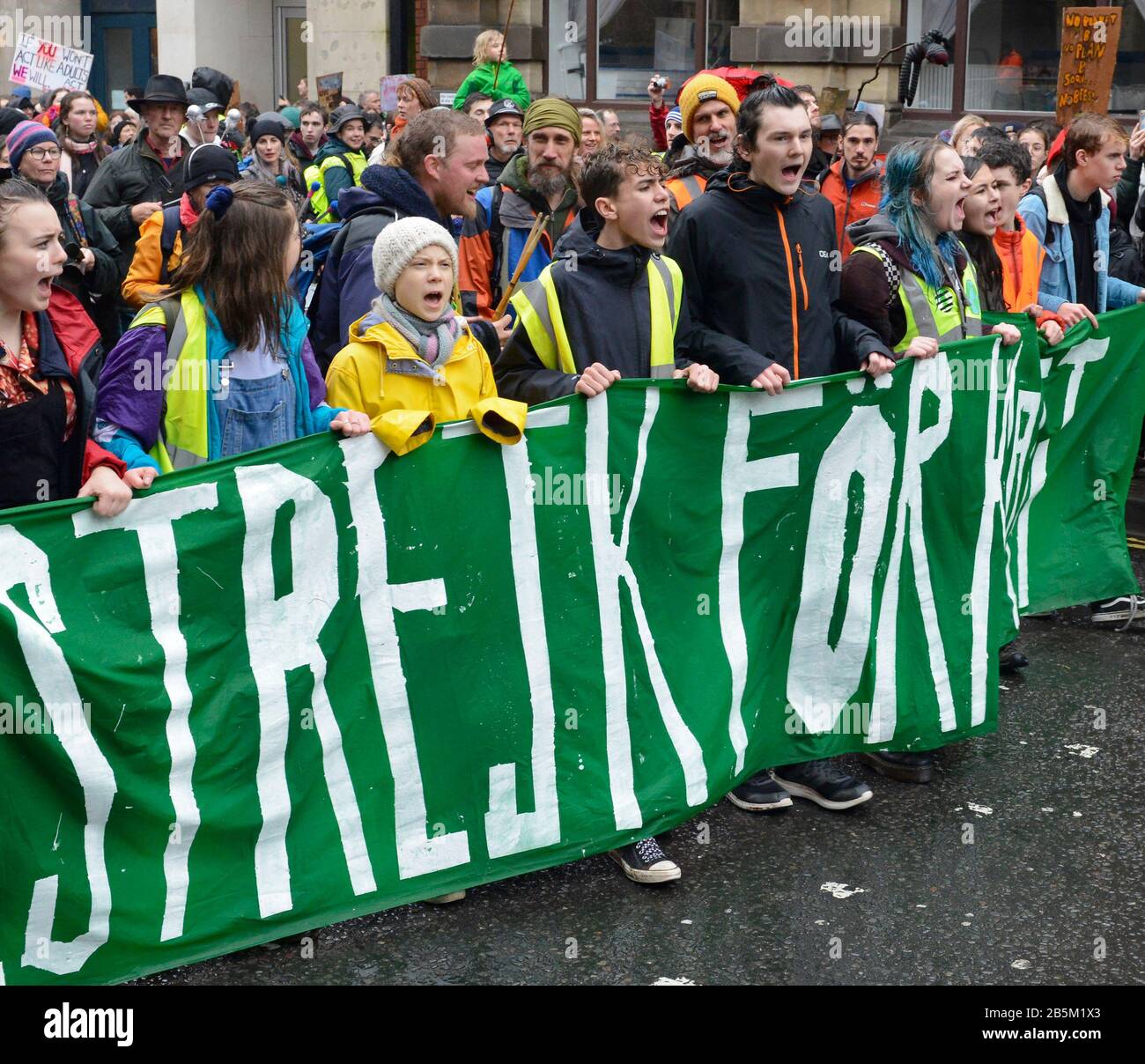 Greta Thunberg leitet den 80. Freitag für Den Future School Strike for the Climate in Bristol, Großbritannien, am 28. Februar 2020 Stockfoto