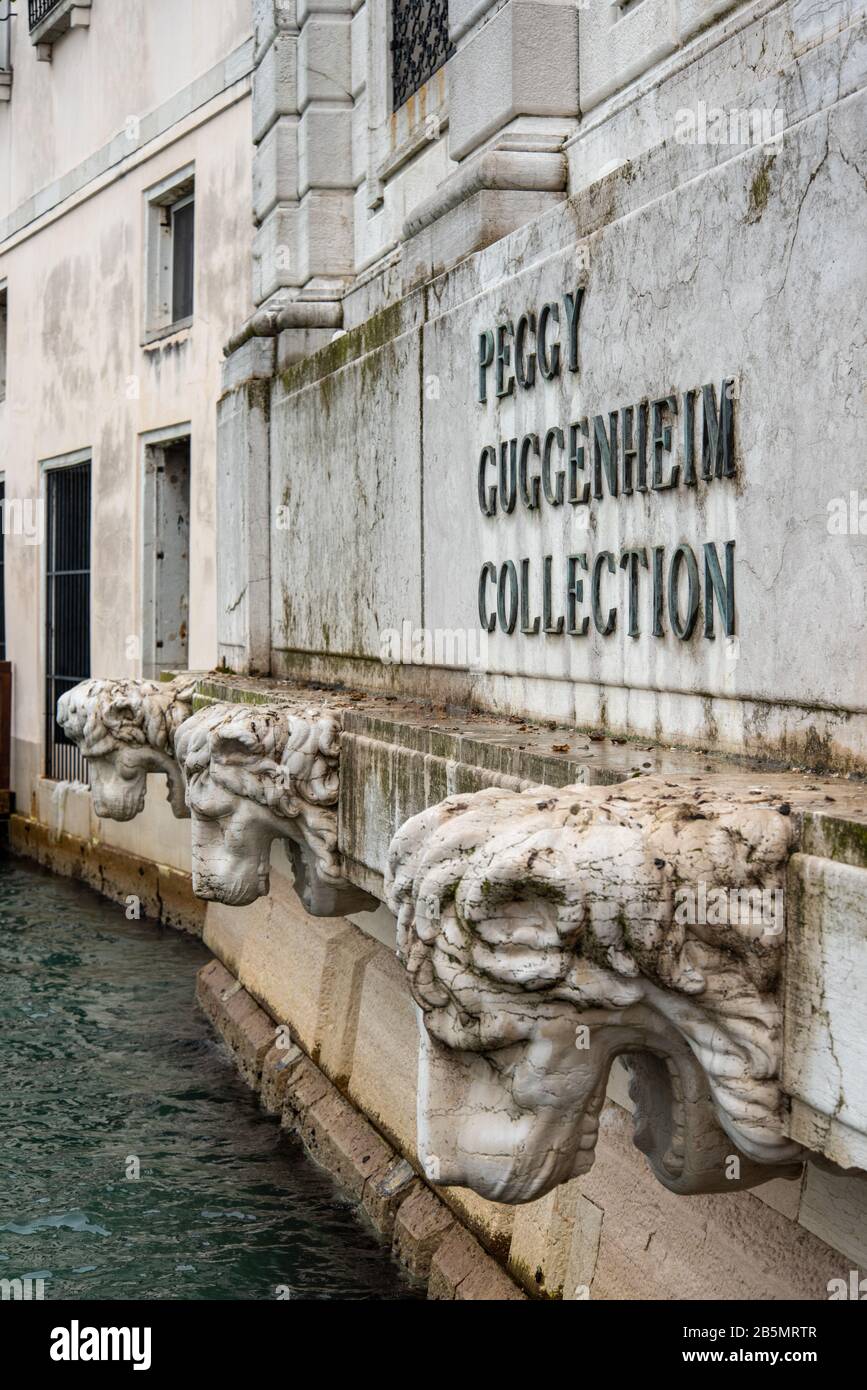 Museumszeichen der Guggenheim-Sammlung von Canal Grande Side, Venedig/Italien Stockfoto