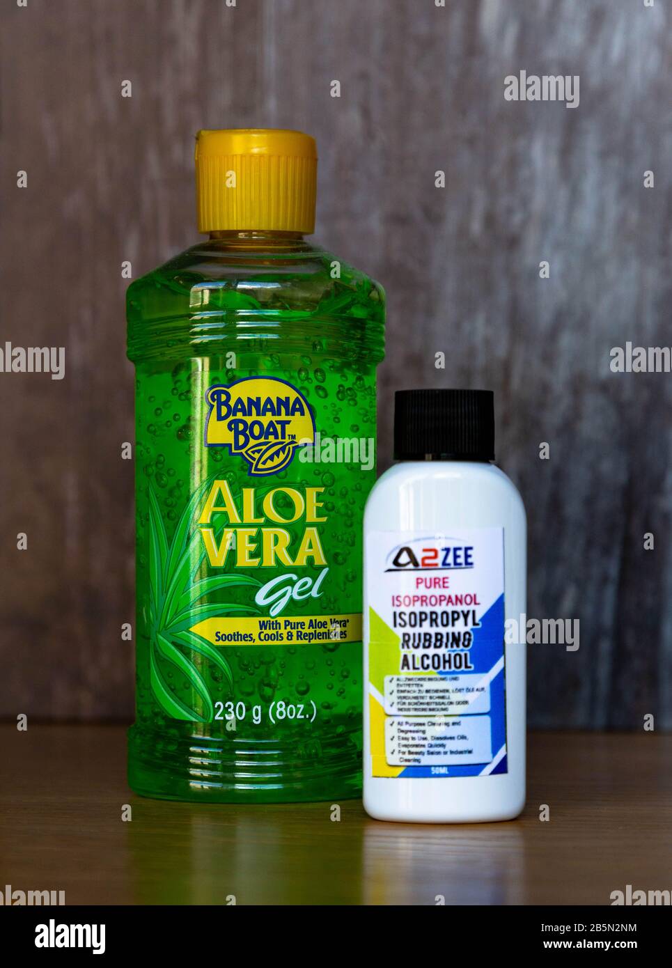 Mischen Sie Aloe Vera Gel Mit Isopropylalkohol Stockfotos und -bilder  Kaufen - Alamy