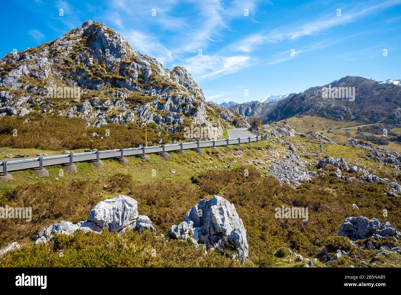 Felsige Berglandschaft. Nationalpark Picos de Europa. Straße nach Lagos de Covadonga, Asturien, Spanien, Europa Stockfoto