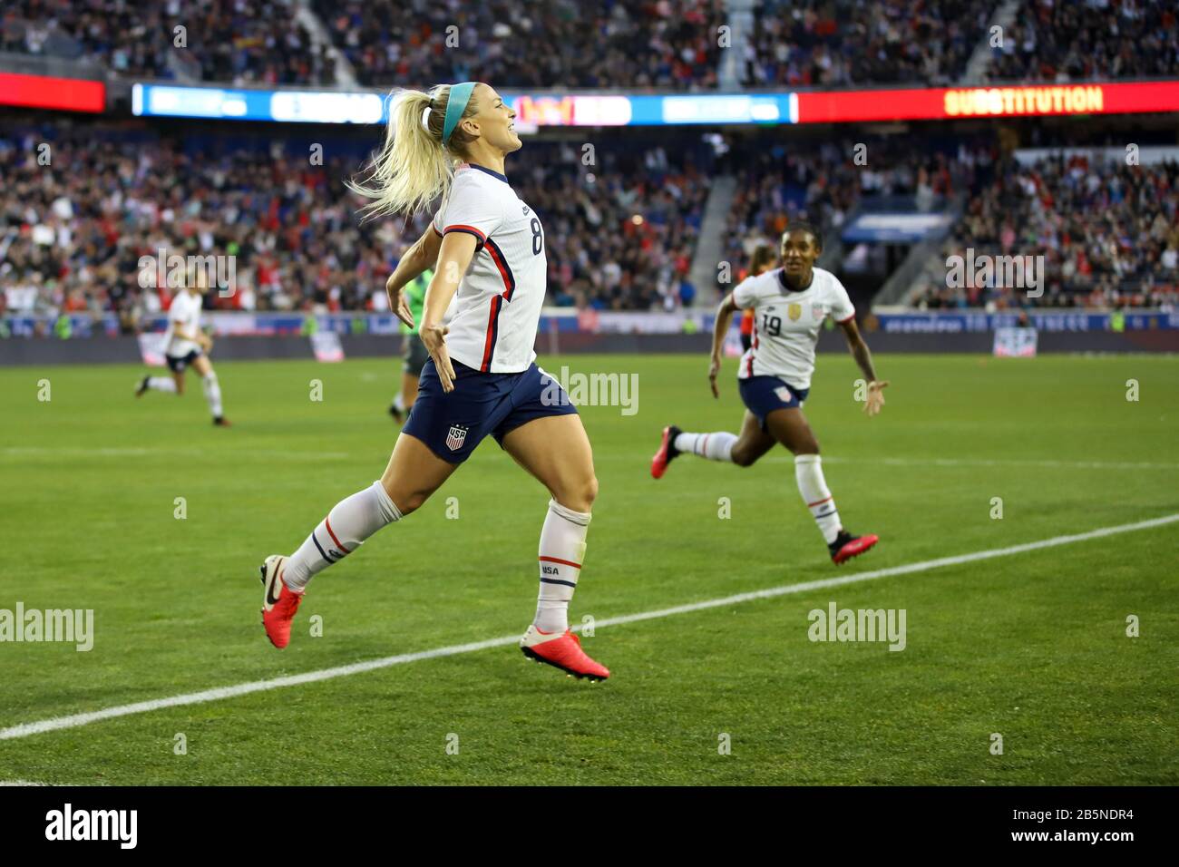 HARRISON, NEW JERSEY, EUA. März 2020. Julie Ertz aus den Vereinigten Staaten feiert ihr Tor während eines Spiels gegen Spanien, das für den She Glaubt Cup in der Red Bull Arena in Harrison, New Jersey an diesem Sonntag, 08. Gültig ist. Gutschrift: Vanessa Carvalho/ZUMA Wire/Alamy Live News Stockfoto