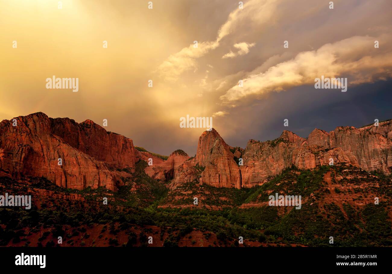 Sonnenuntergang, Regenbogen, Kolob Fingers Canyon, Zion Canyon National Park, Colorado Plateau, Utah, Vereinigte Staaten, Nordamerika, Farbe Stockfoto
