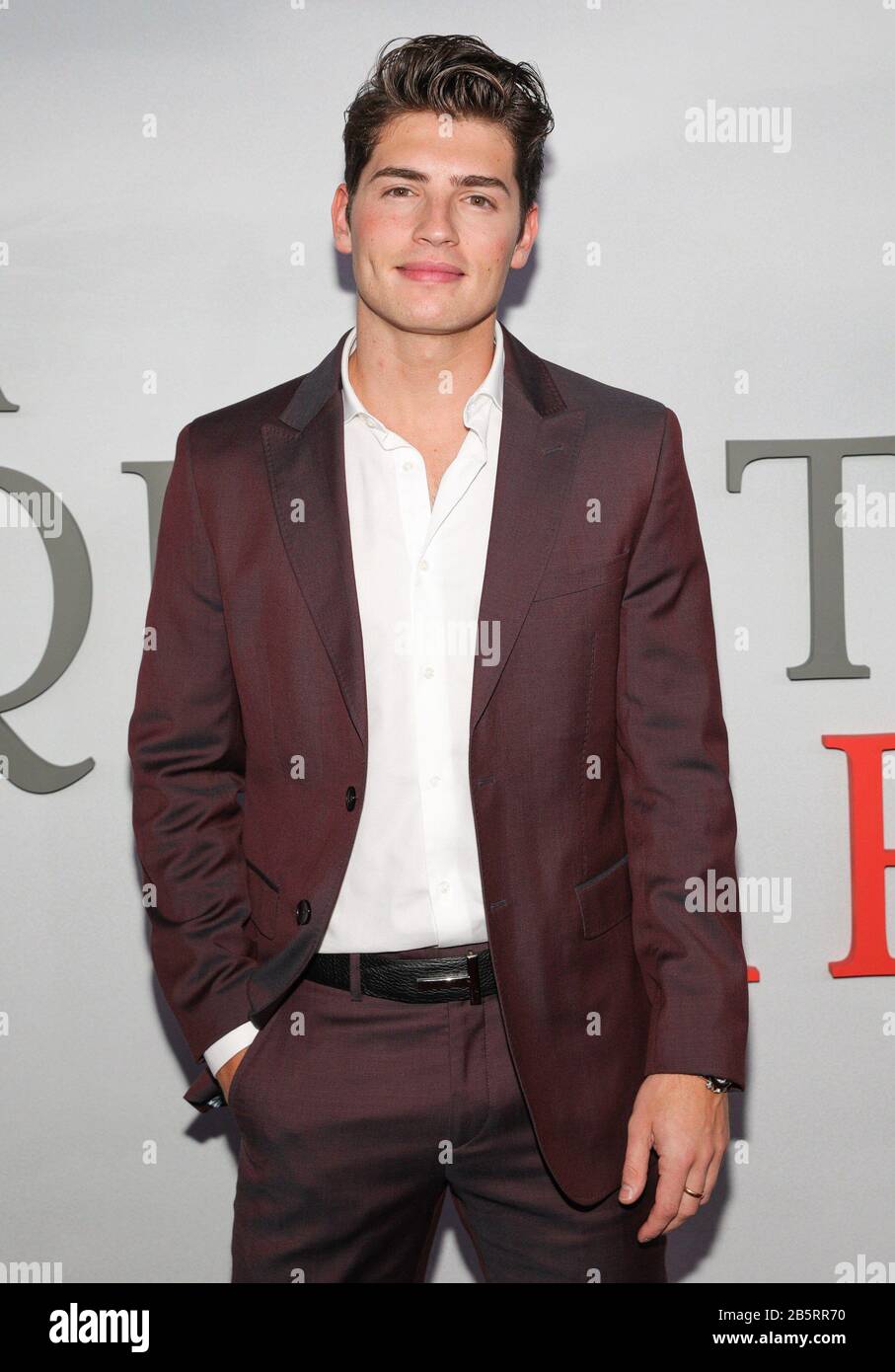 New York, NY, USA. März 2020. Gregg Sulkin bei der Ankunft für EINEN RUHIGEN ORT TEIL II Weltpremiere, Jazz im Lincoln Center - Frederick P. Rose Hall, New York, NY 8. März 2020. Credit: CJ Rivera/Everett Collection/Alamy Live News Stockfoto