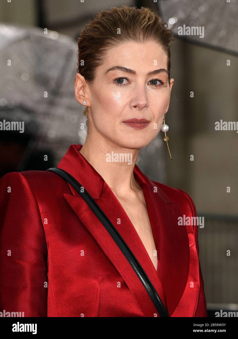 London, Großbritannien. März 2020. Rosamund Pike besucht die Premiere von Radioactive, die auf der Curzon Mayfair in London stattfindet. Credit: Sopa Images Limited/Alamy Live News Stockfoto