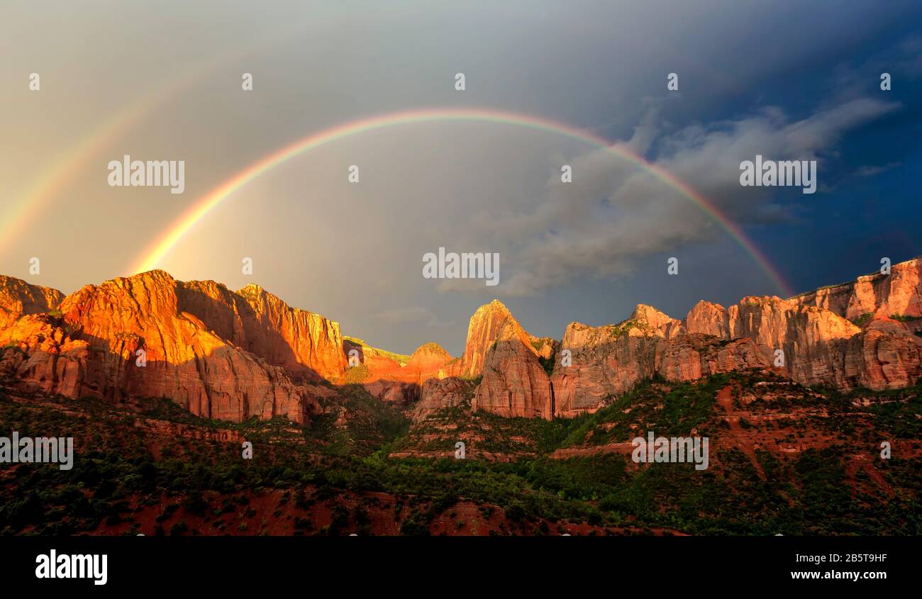 Sonnenuntergang, Doppelregenbogen, Kolob Fingers Canyon, Zion Canyon National Park, Colorado Plateau, Utah, Vereinigte Staaten, Nordamerika, Farbe Stockfoto