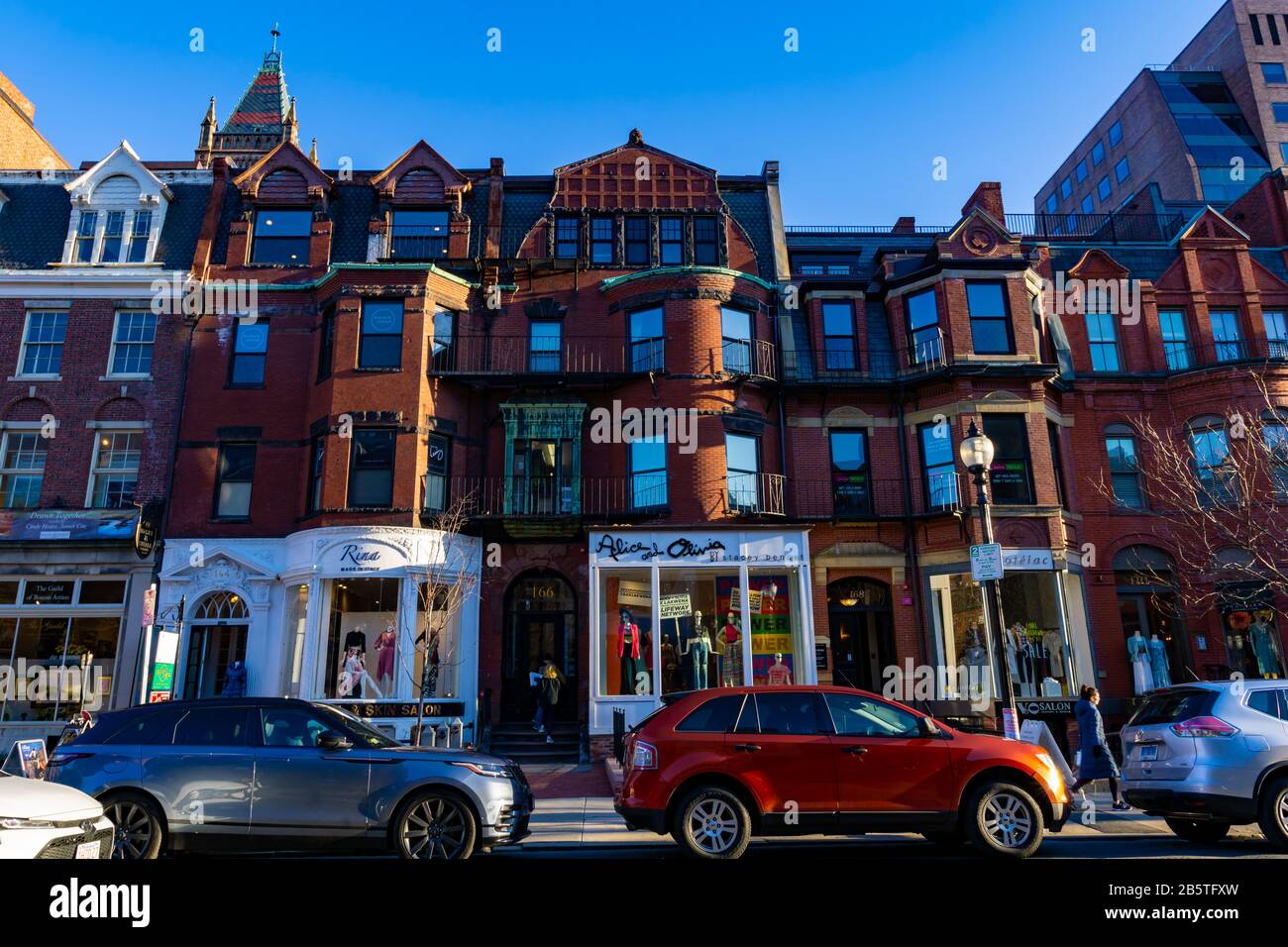 Boston MA USA - ca. märz 2020 - Newbury Street, im Gebiet Back Bay in Boston Stockfoto