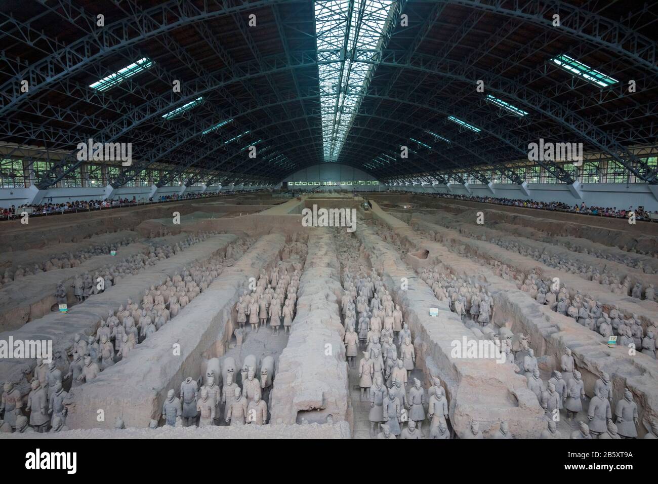Die Terrakotta-Armee, Pit 1, Mausoleum des Ersten Qin-Kaiser Qin Shi Huang, Lintong District, Xi'an, Shaanxi Provinz, China Stockfoto