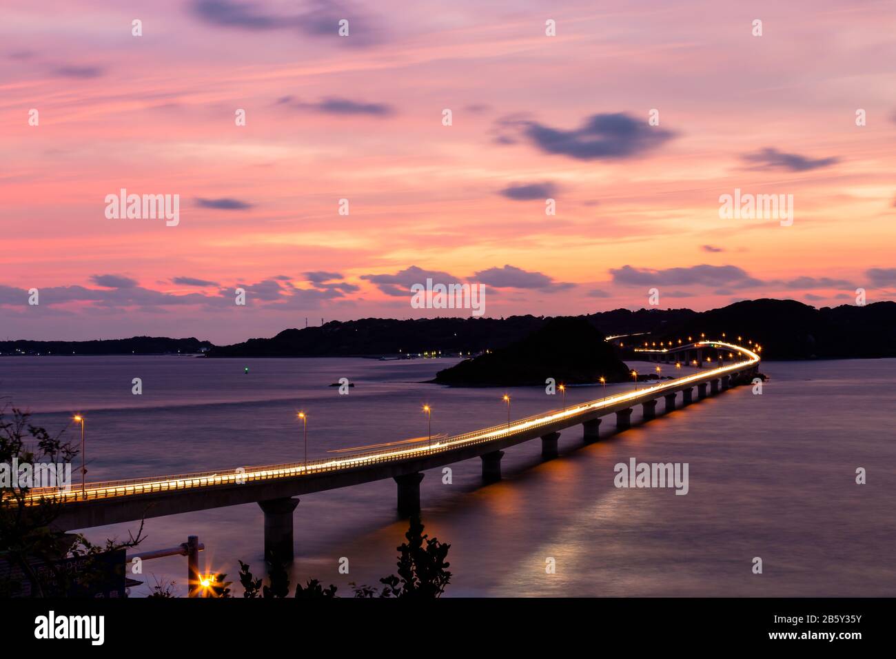 Berühmte Tsunoshima-Brücke in der Präfektur Yamaguchi, Japan Stockfoto