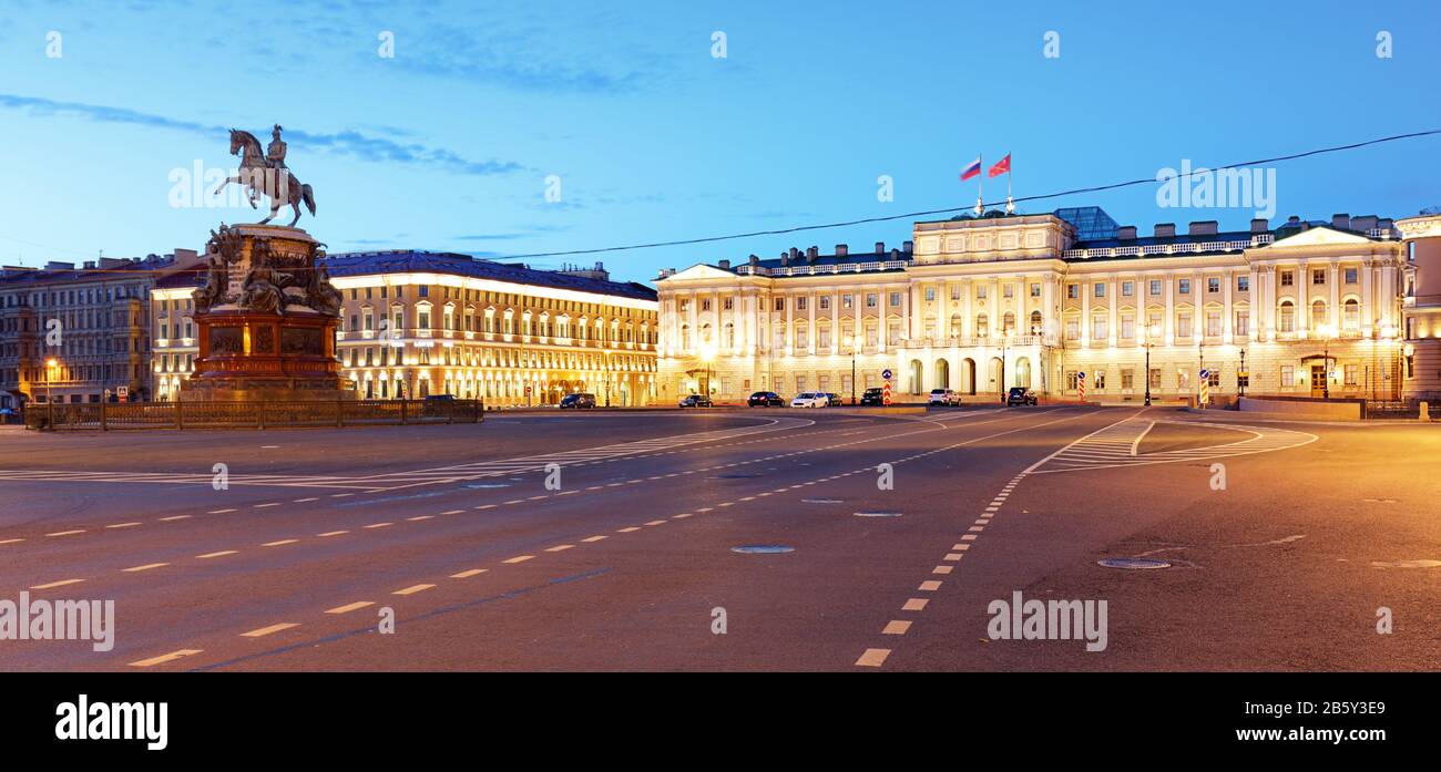 Russland, Gebäude der gesetzgebenden Versammlung des St Petersburg, Isaak Square, Nacht - Mariinsky Palast Stockfoto