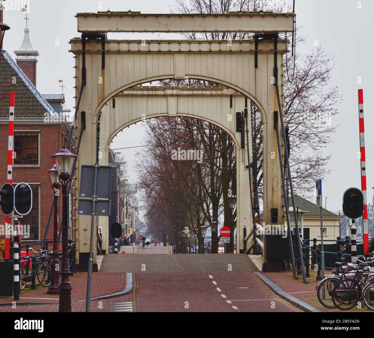 Amsterdam überbrückt den Kanal Stockfoto
