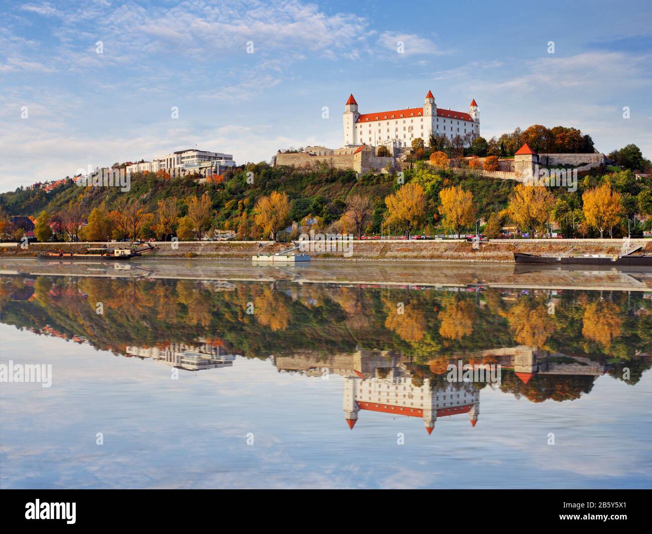 Die Burg von Bratislava, Slowakei im Herbst Stockfoto