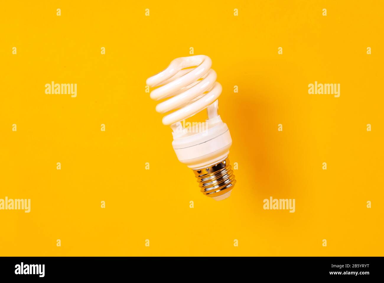 Aufnahme einer energieeffizienten Glühlampe Stockfoto