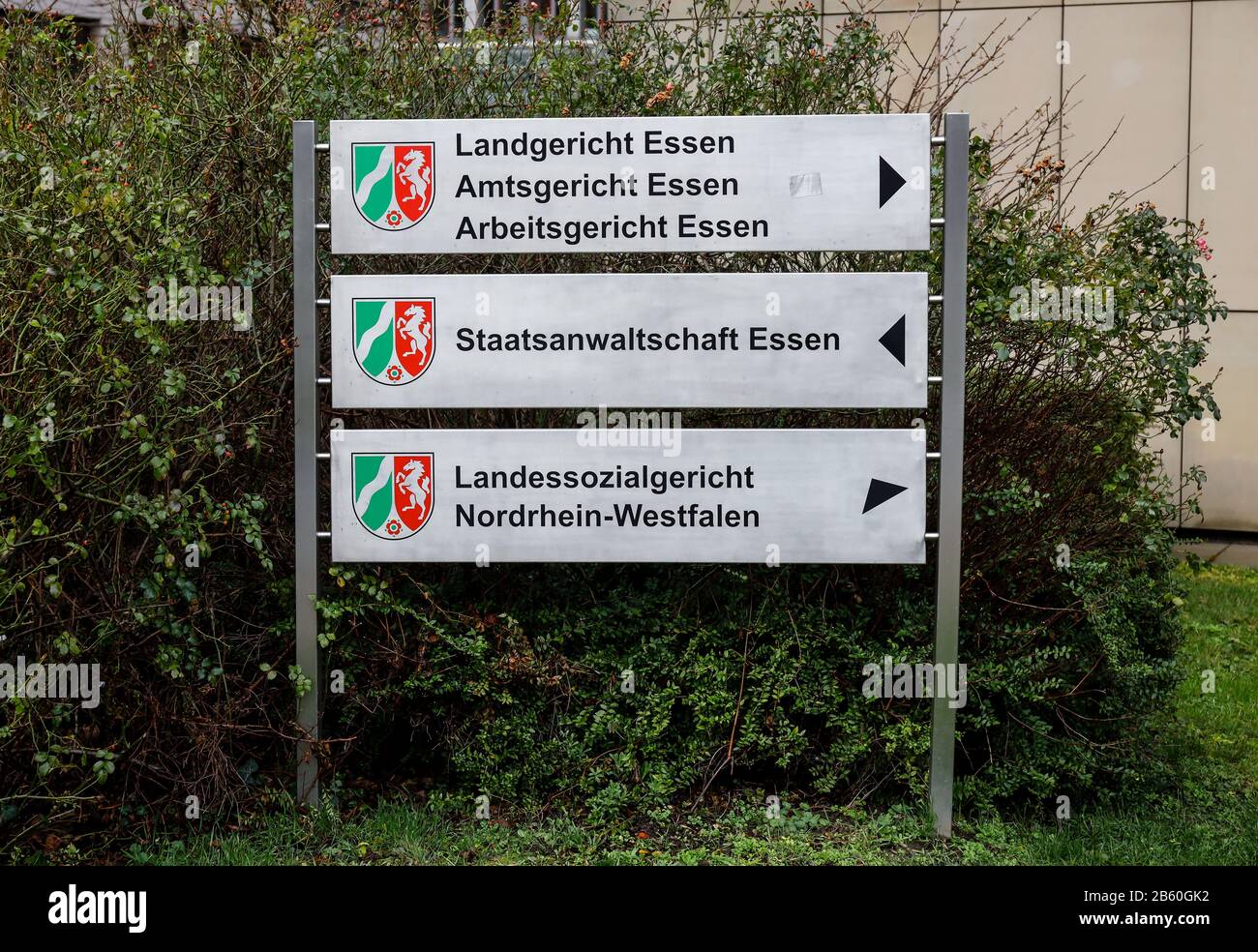 Essen, Ruhrgebiet, Nordrhein-Westfalen, Deutschland - Zeichen am Landgericht Essen, Amtsgericht Essen, Arbeitsgericht Essen, Staatsanwaltschaft Essen Stockfoto