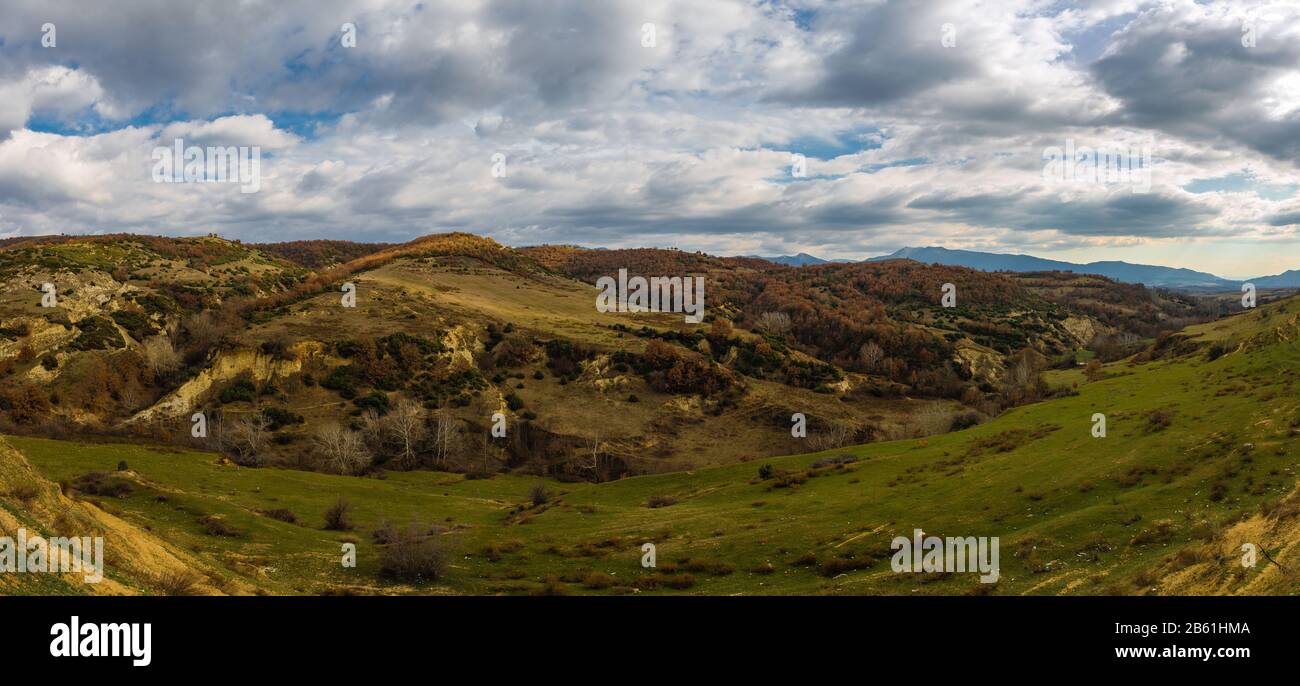 Berglandschaft an den Ausläufern der Pirin-Bergkette im Südwesten Bulgariens Stockfoto