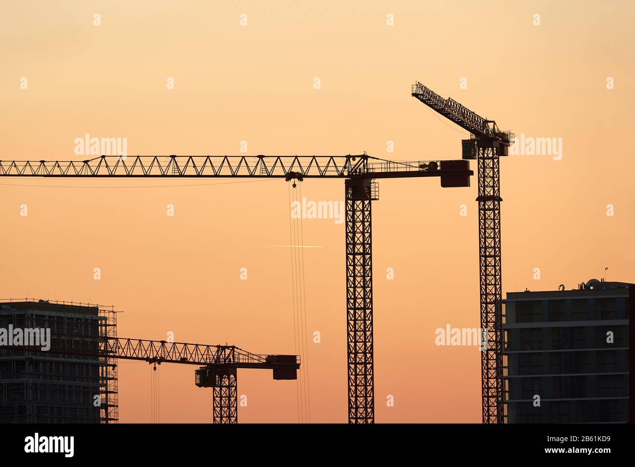 Hohe Baukräne Stockfoto