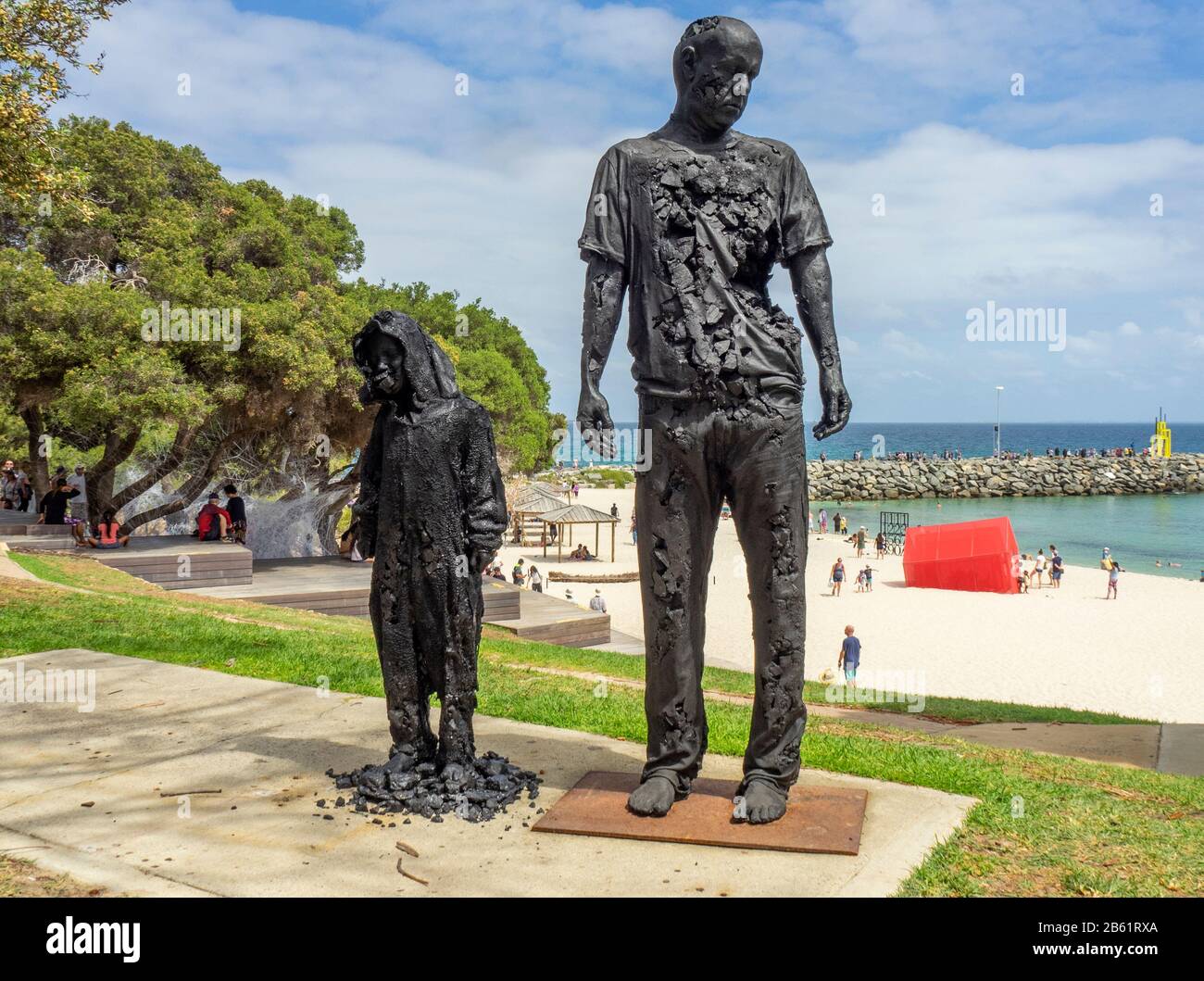Vermächtnis, Bedauern und die Verlorene Generation von Louis Pratt Sculptor Artist in Sculpture by the Sea 2020 Exhibition Cottesloe Beach Perth WA Australia Stockfoto