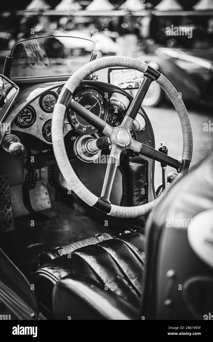 1934 Bentley Barnato Hassan Special Cockpit, aufgenommen im Salon Prive im Blenheim Palace September 2019 Stockfoto