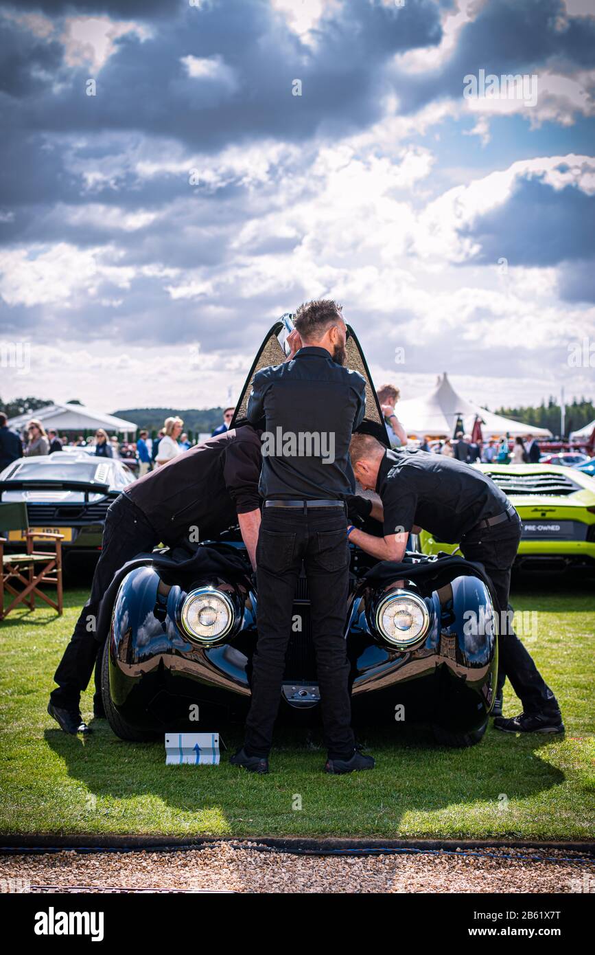 1953 Jaguar XK120 Fixed Head Coupé, aufgenommen im Salon Prive, im Blenheim Palace September 2019. Stockfoto