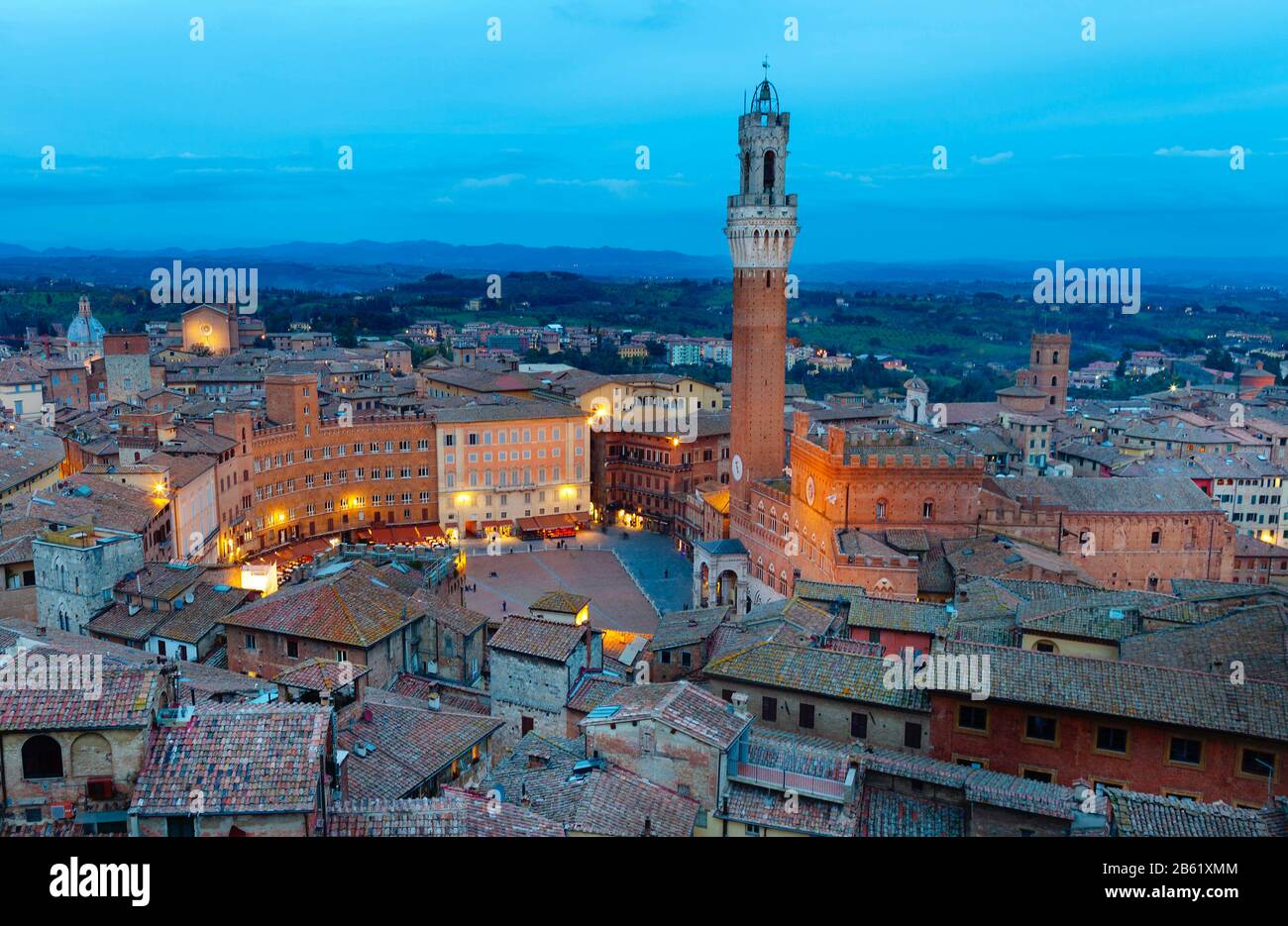 Nachtblick auf Siena. Toskana, Italien. Stockfoto