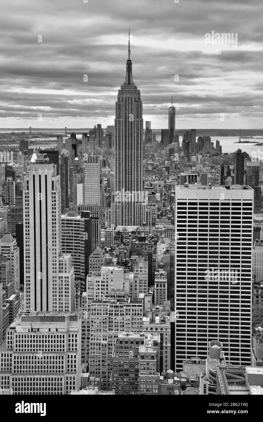 New YORK CITY, USA - 24. OKTOBER 2014: Skyline von Manhattan Midtown am bewölkten Tag. New York City ist das kulturelle und finanzielle Kapital der Welt Stockfoto