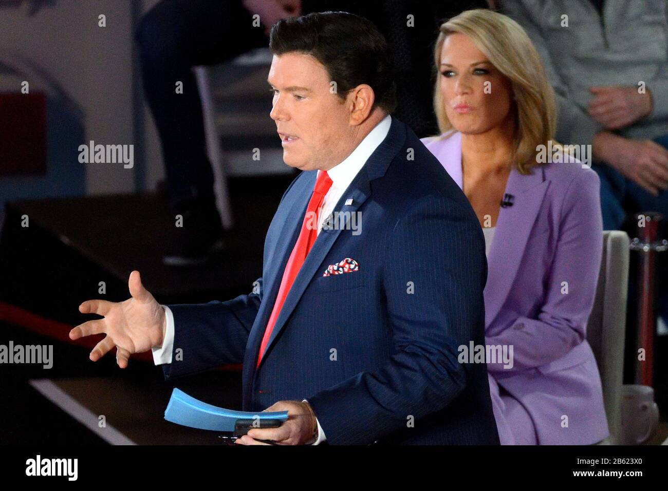 Co-Moderatoren Bret Baier und Martha MacCallum während eines im Fernsehen übertragenen Rathauses mit Präsident Donald Trump im Scranton Cultural Center in Scranton, PA Stockfoto