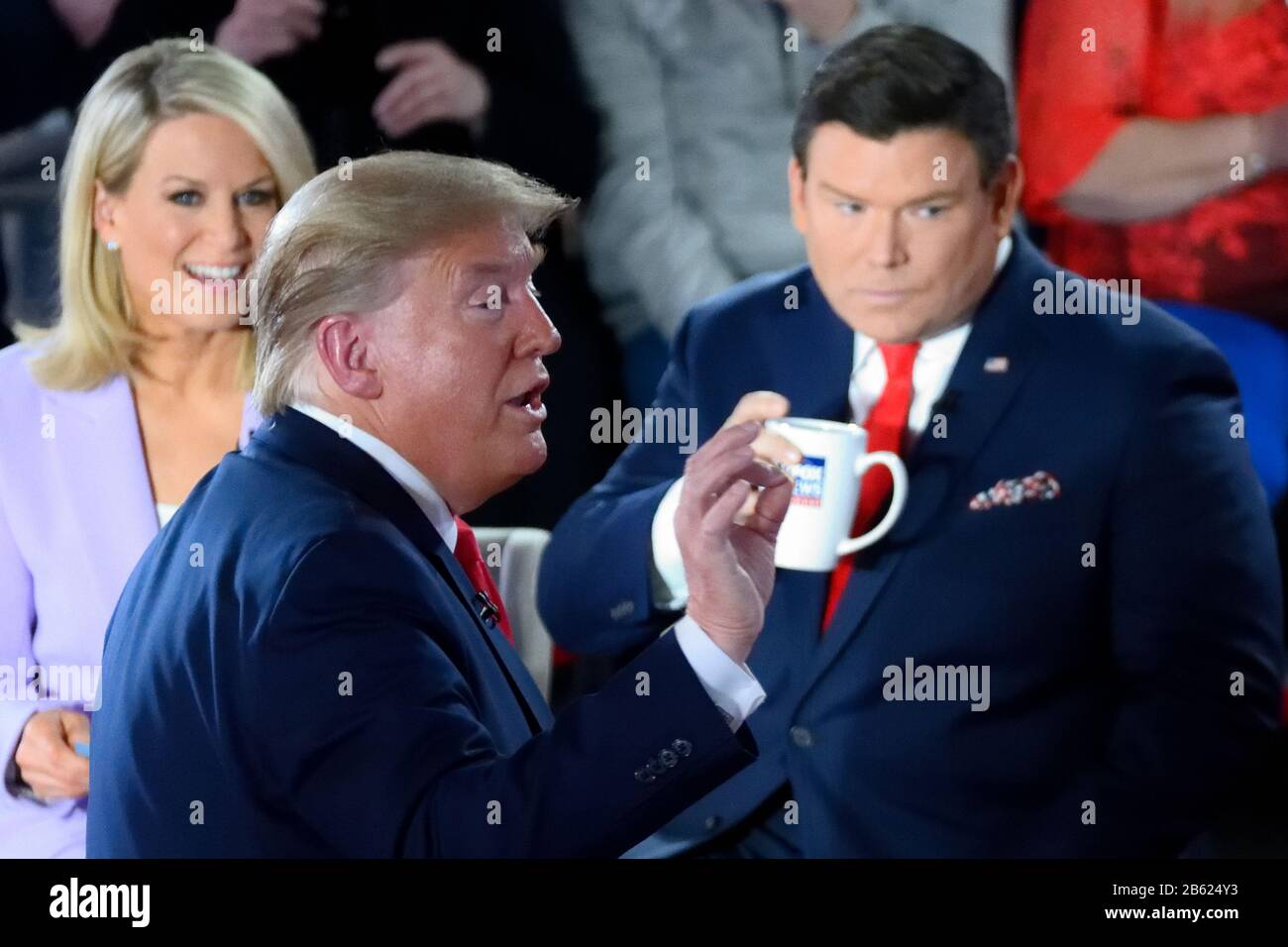 Präsident Donald Trump besucht ein Rathaus, das von FOX News Channel veranstaltet wird und von Martha MacCallum und Bret Baier im Scranton Cultural Ce mitmoderiert wird Stockfoto