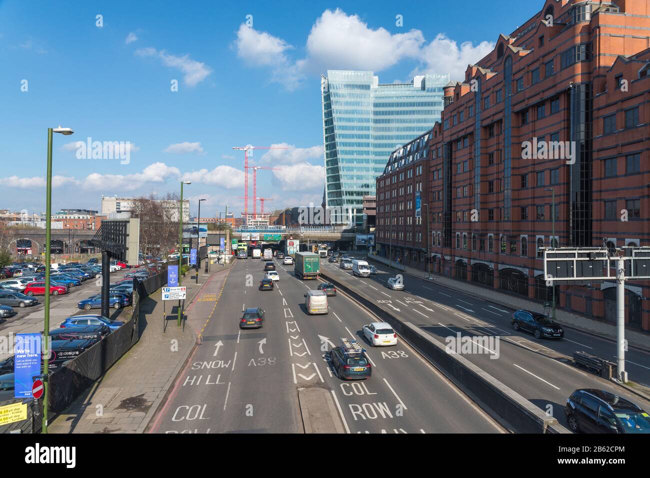 Der Blick auf Die Drei Snowhill, die größte Einzelbüros in Birmingham, wurde kürzlich von der Brücke über Die Gt Charles Street abgeschlossen Stockfoto