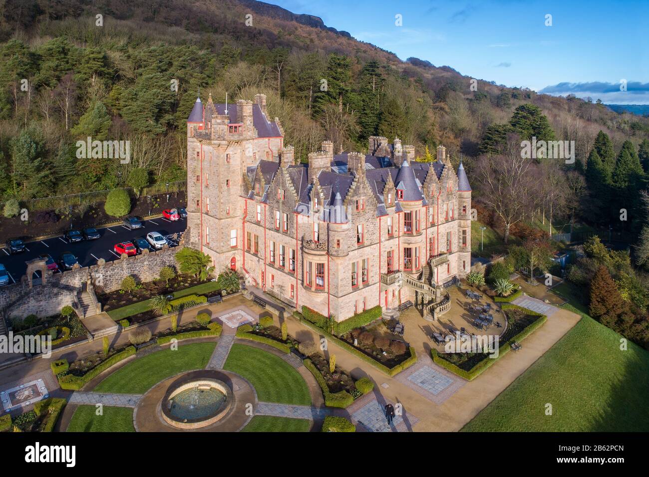 Schloss Belfast. Jahrhundert erbaut. Touristenattraktion an den hängen des Cavehill Country Park in Belfast, Nordirland. Luftansicht Stockfoto