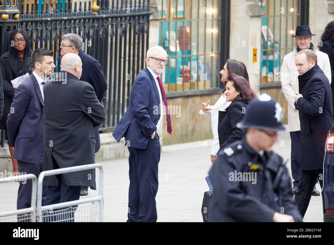 London, Großbritannien - 9. März 2020: Jeremy Corbyn, scheidender Parteivorsitzender der Labour Party, der für den Commonwealth Day Service in der Westminster Abbey anreist. Stockfoto