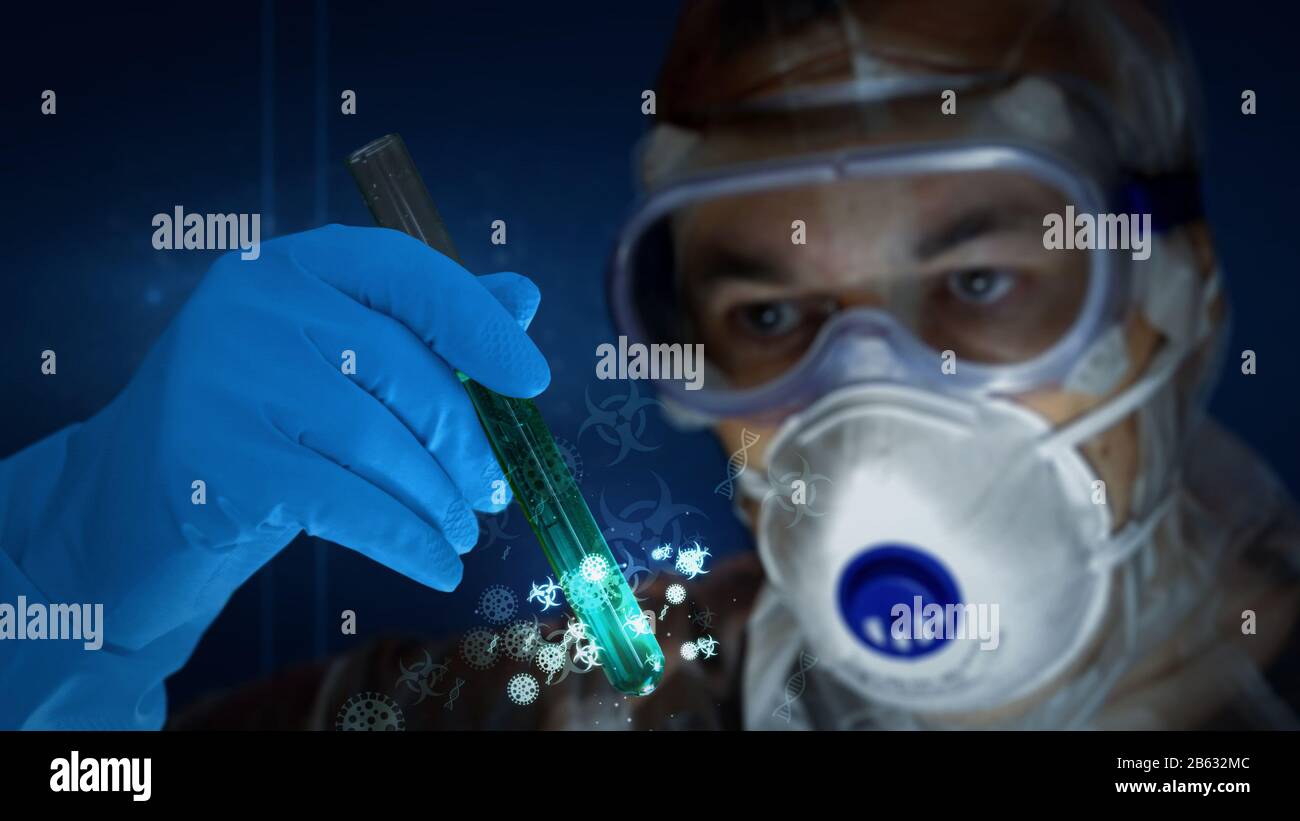 Wissenschaftler in Maske und Schutzbrille mit Reagenzglas in Handschuhhand. Konzept der Wissenschaft, Biologie, Gesundheit, Medizin, Viruskovid-19-Forschung, Coronavi Stockfoto