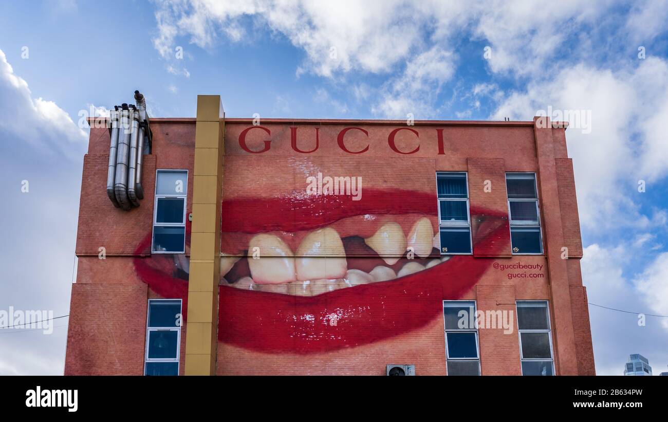 Gucci Mural Ely's Yard in der Old Truman Brewery abseits der Brick Lane East London Stockfoto Gucci Mural Ely's Yard in der Old Truman Brewery abseits der Brick Lane East London Stockfoto