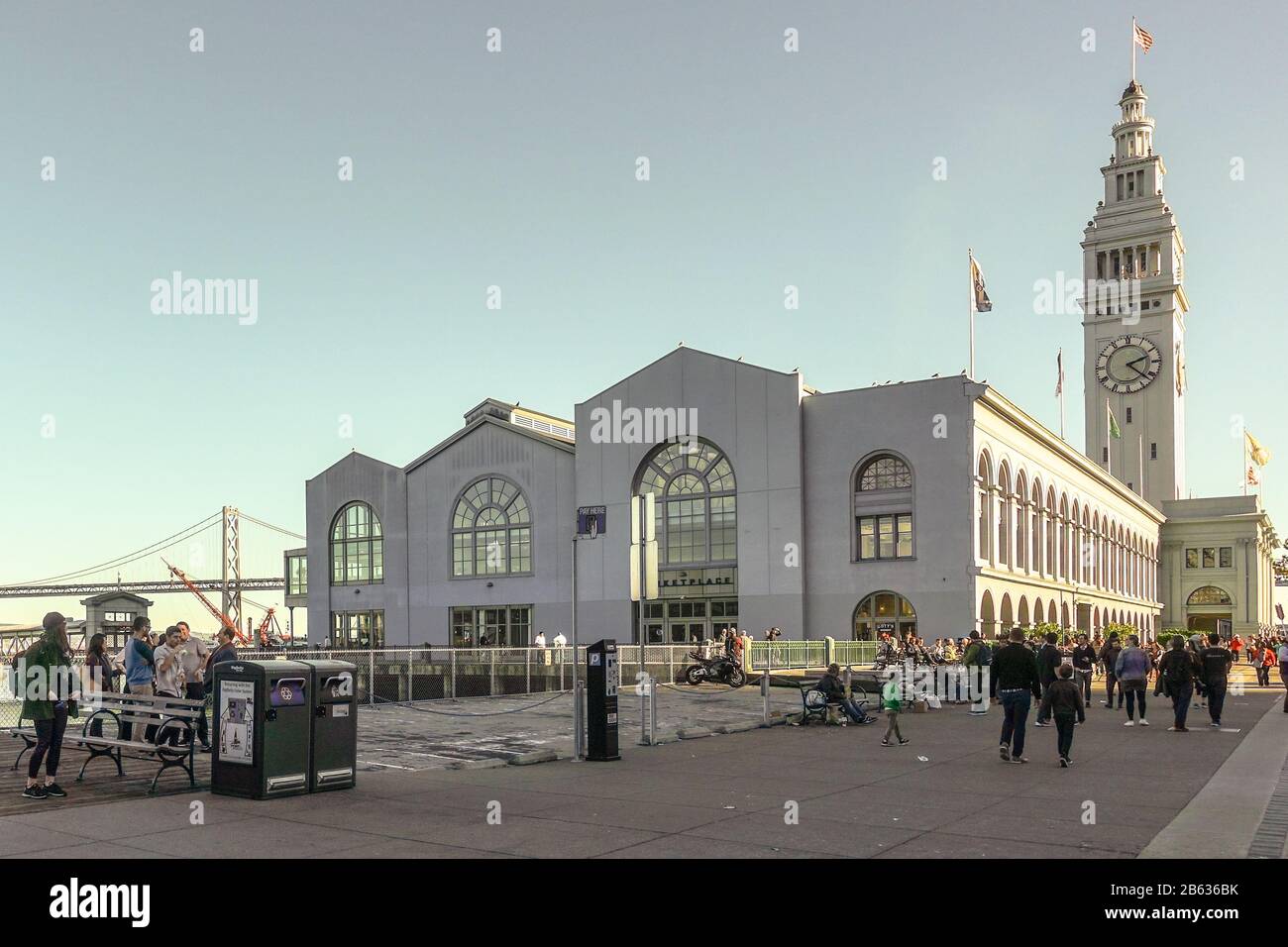 Der Ferry Building Marketplace am Hafen von San Francisco an einem Herbsttag Stockfoto