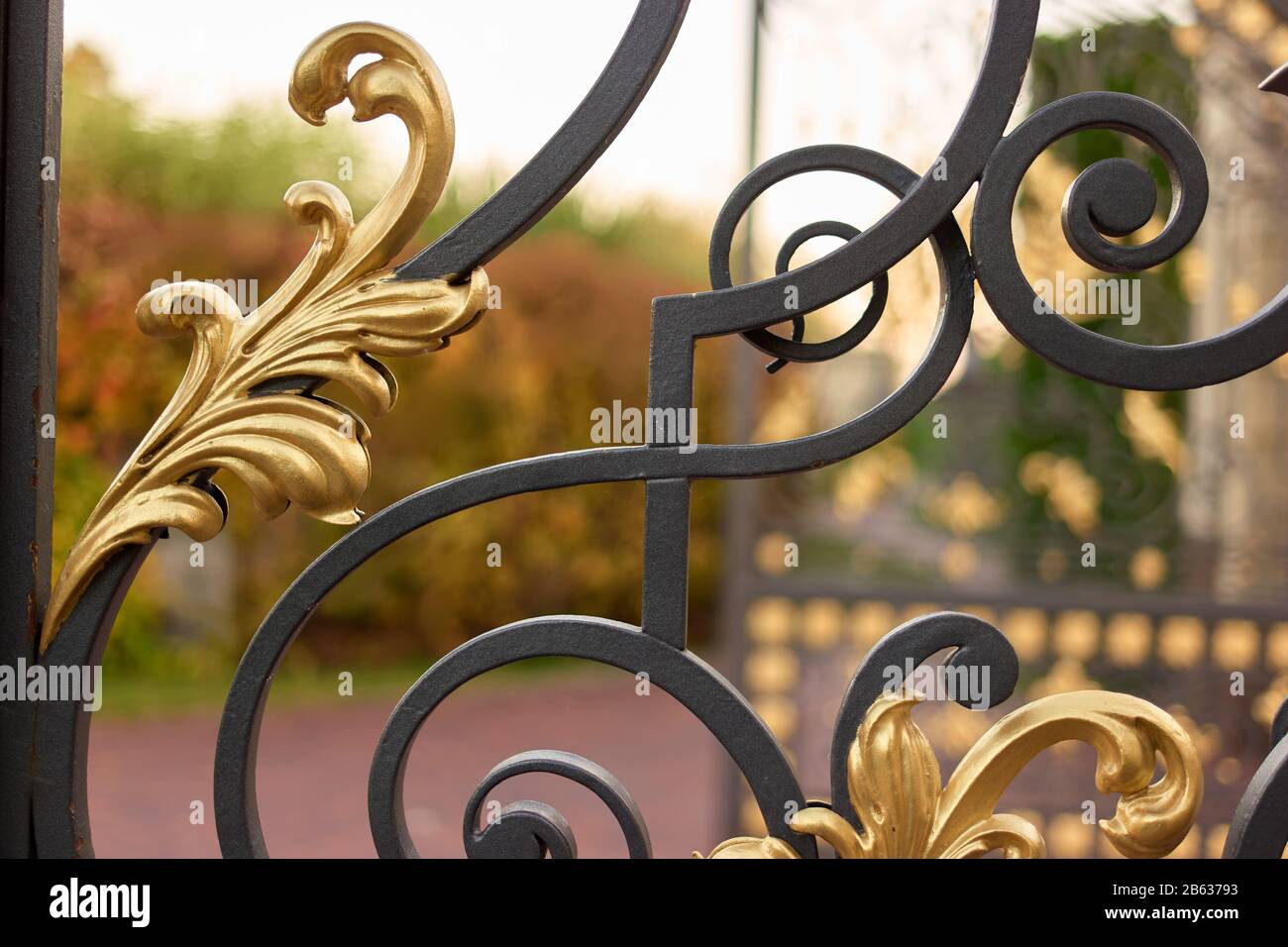 Abstraktes Metall-Park-Gate-Schmuck. Stockfoto